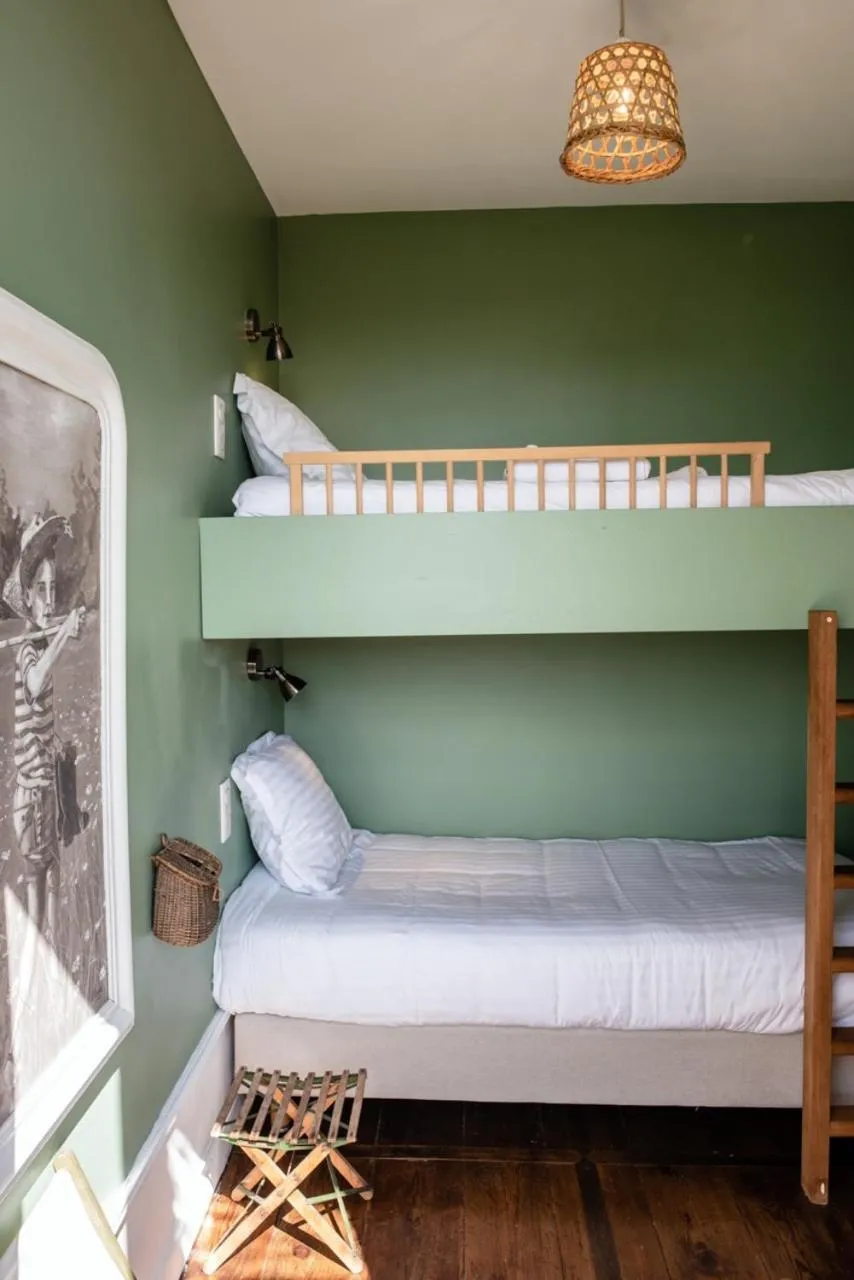 bunk bed, Bed in Hôtel de Bouilhac