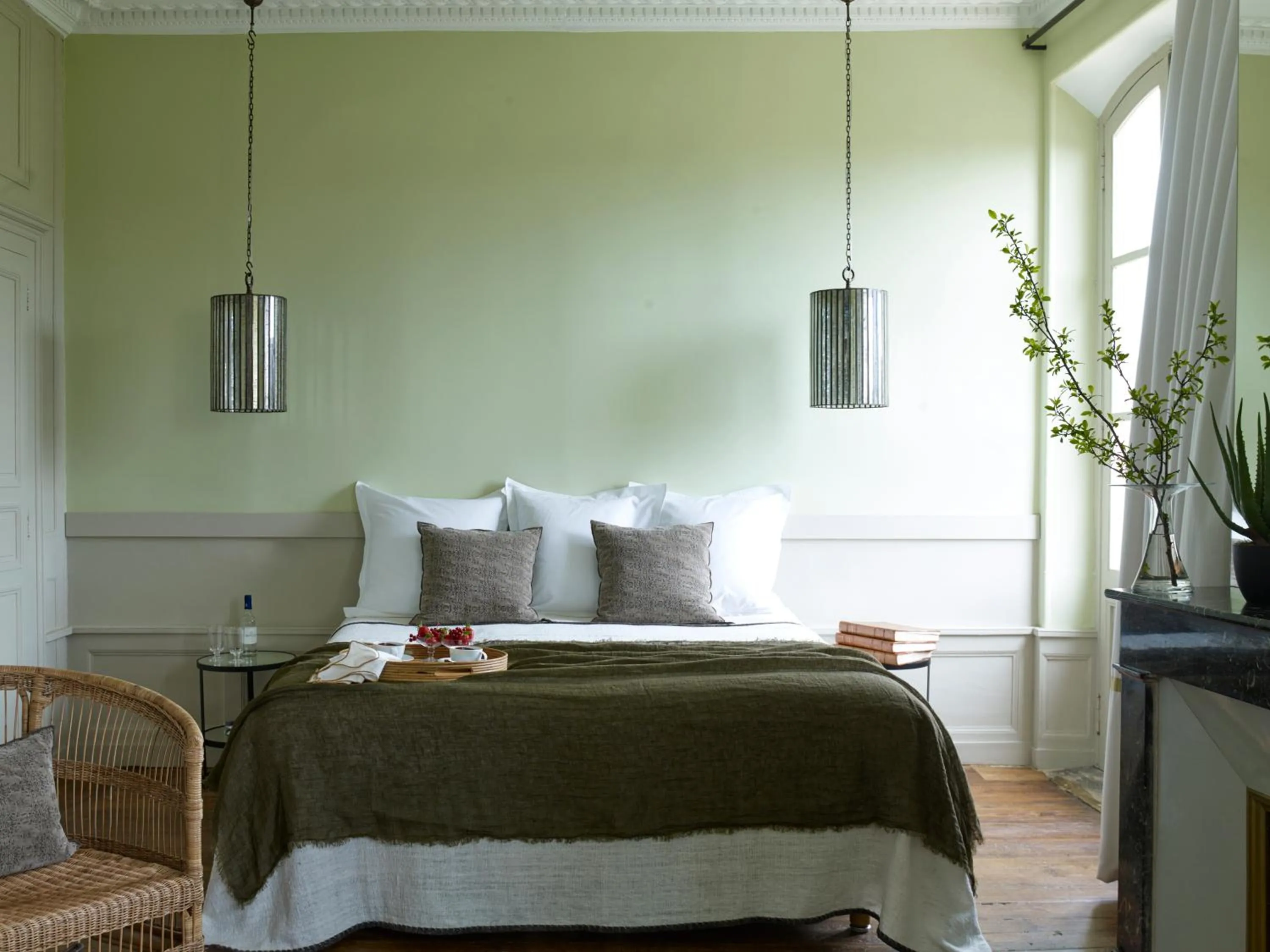 Photo of the whole room, Bed in Hôtel de Bouilhac