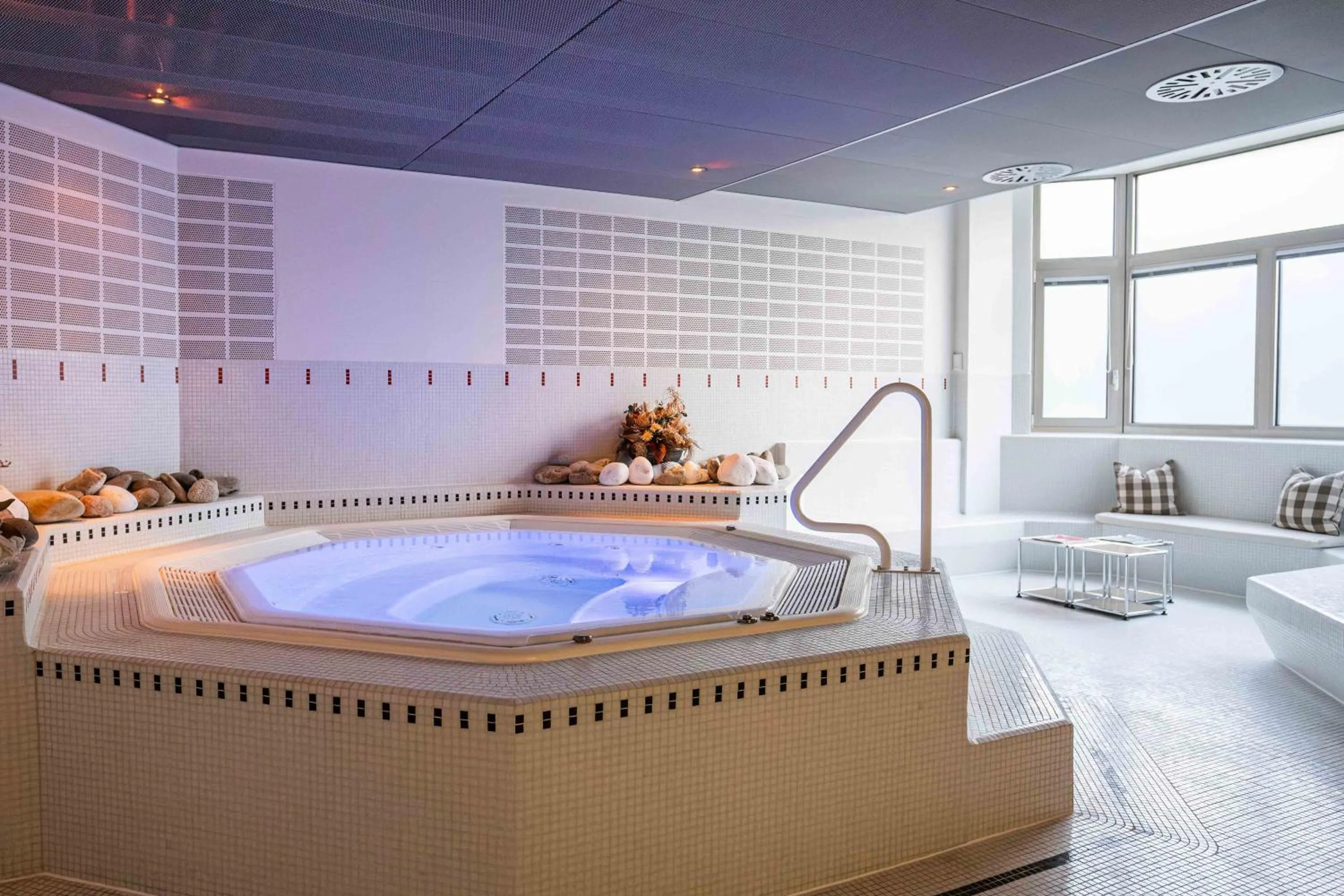 Hot Tub in Hotel Seepark Thun