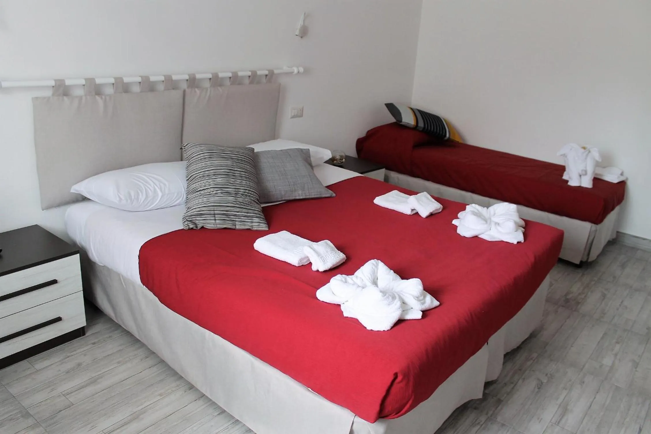 Photo of the whole room in Oltre la Costa