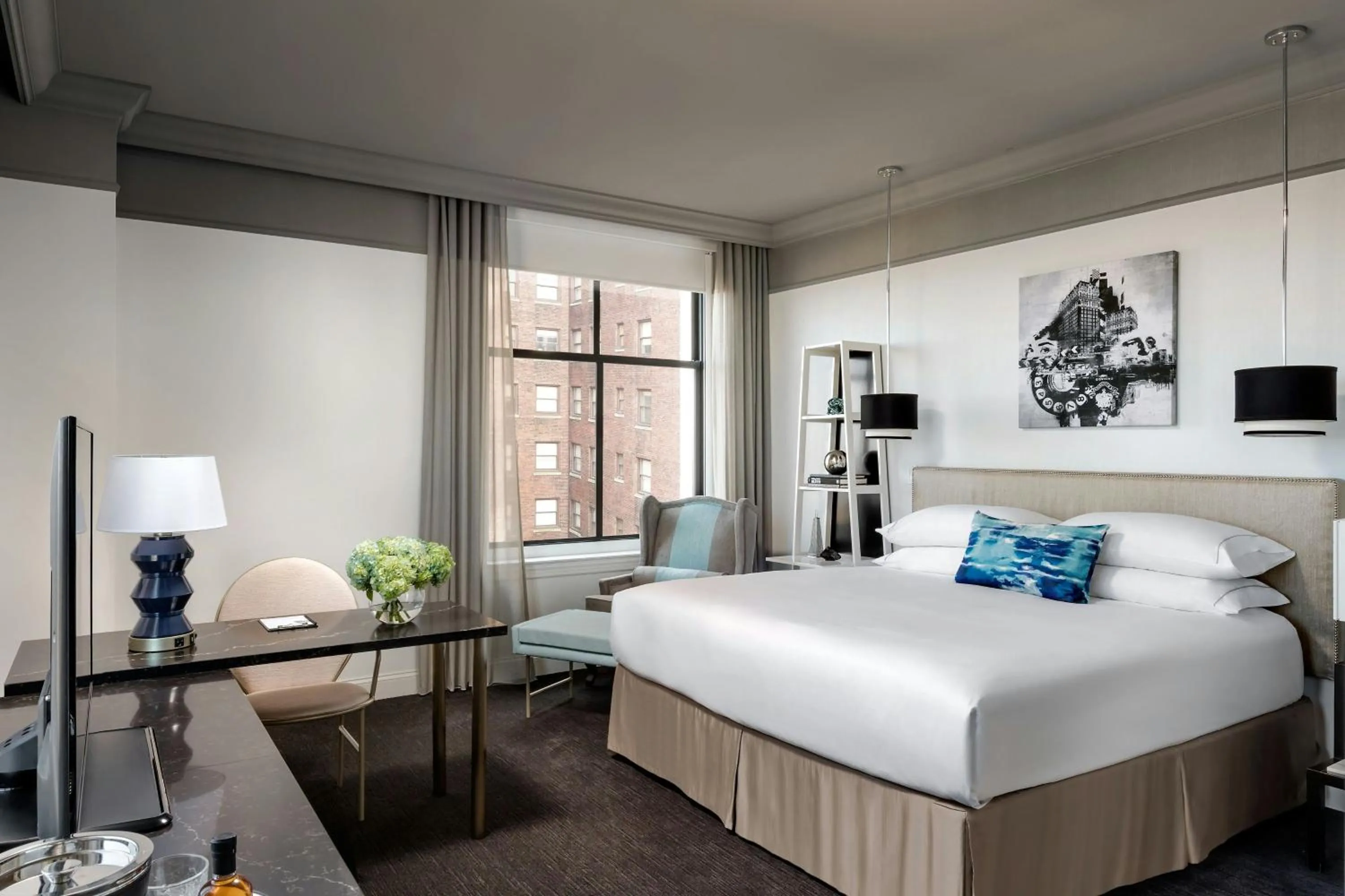 Photo of the whole room, Bed in The Blackstone, Autograph Collection