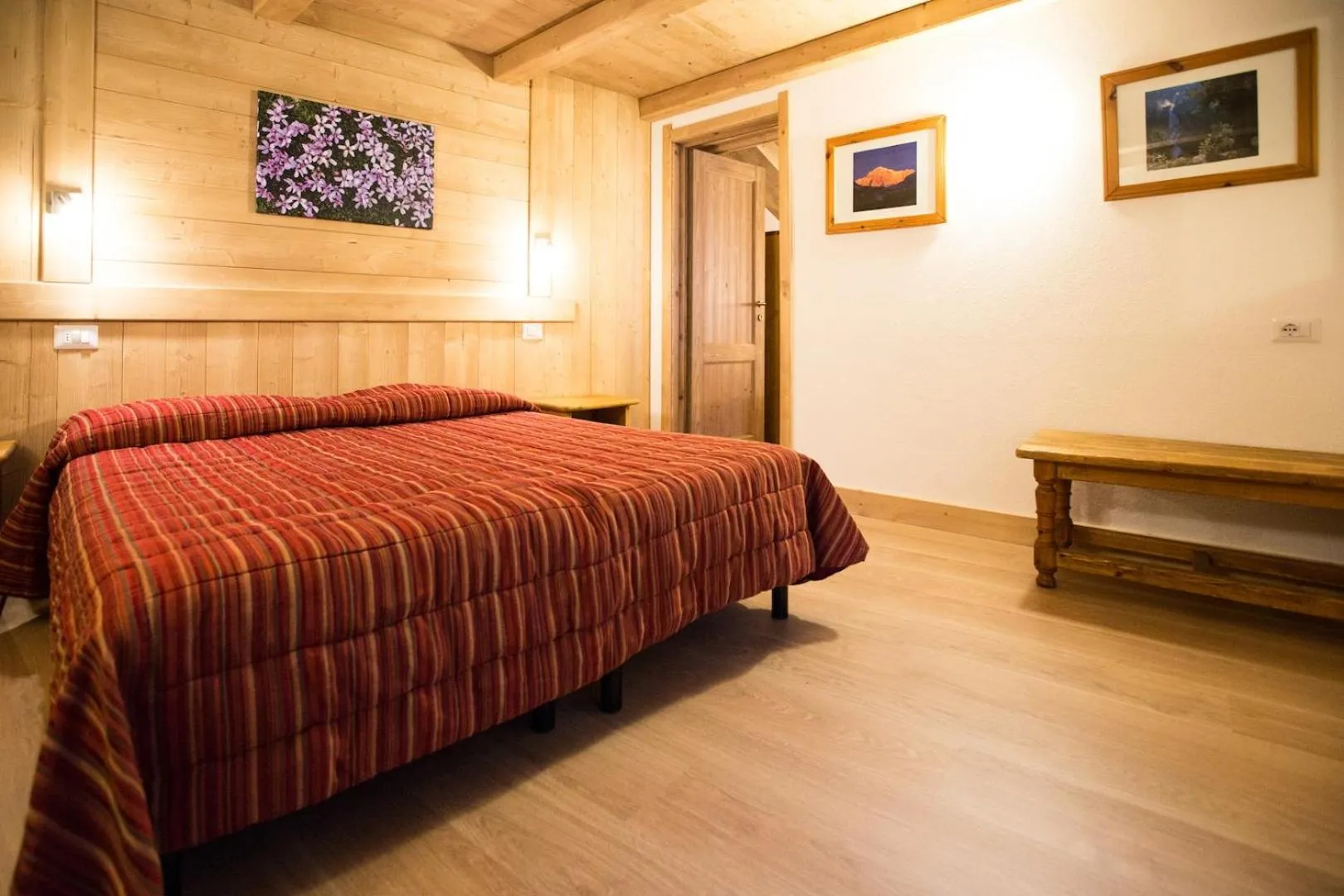 Bedroom, Bed in Hotel Restaurant La Barme