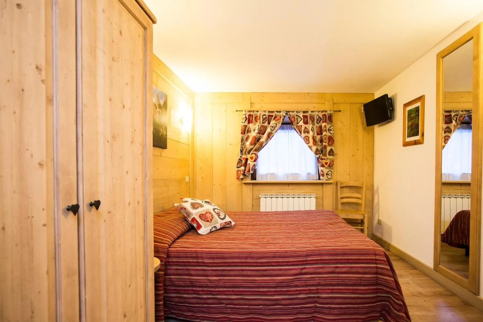 Bedroom, Bed in Hotel Restaurant La Barme