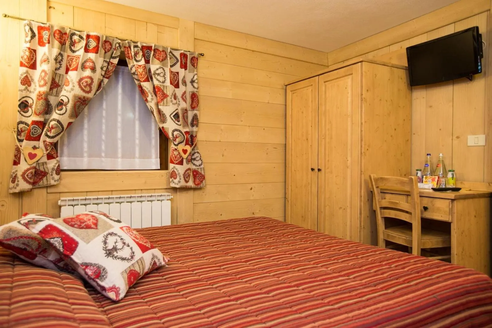 Bedroom, Bed in Hotel Restaurant La Barme