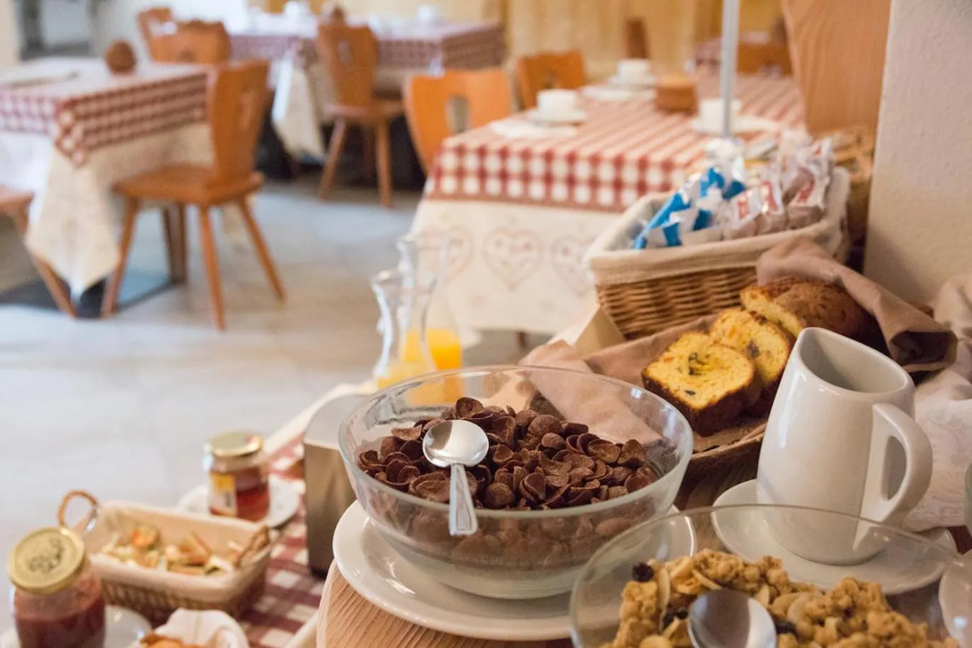 Buffet breakfast in Résidence Château Royal