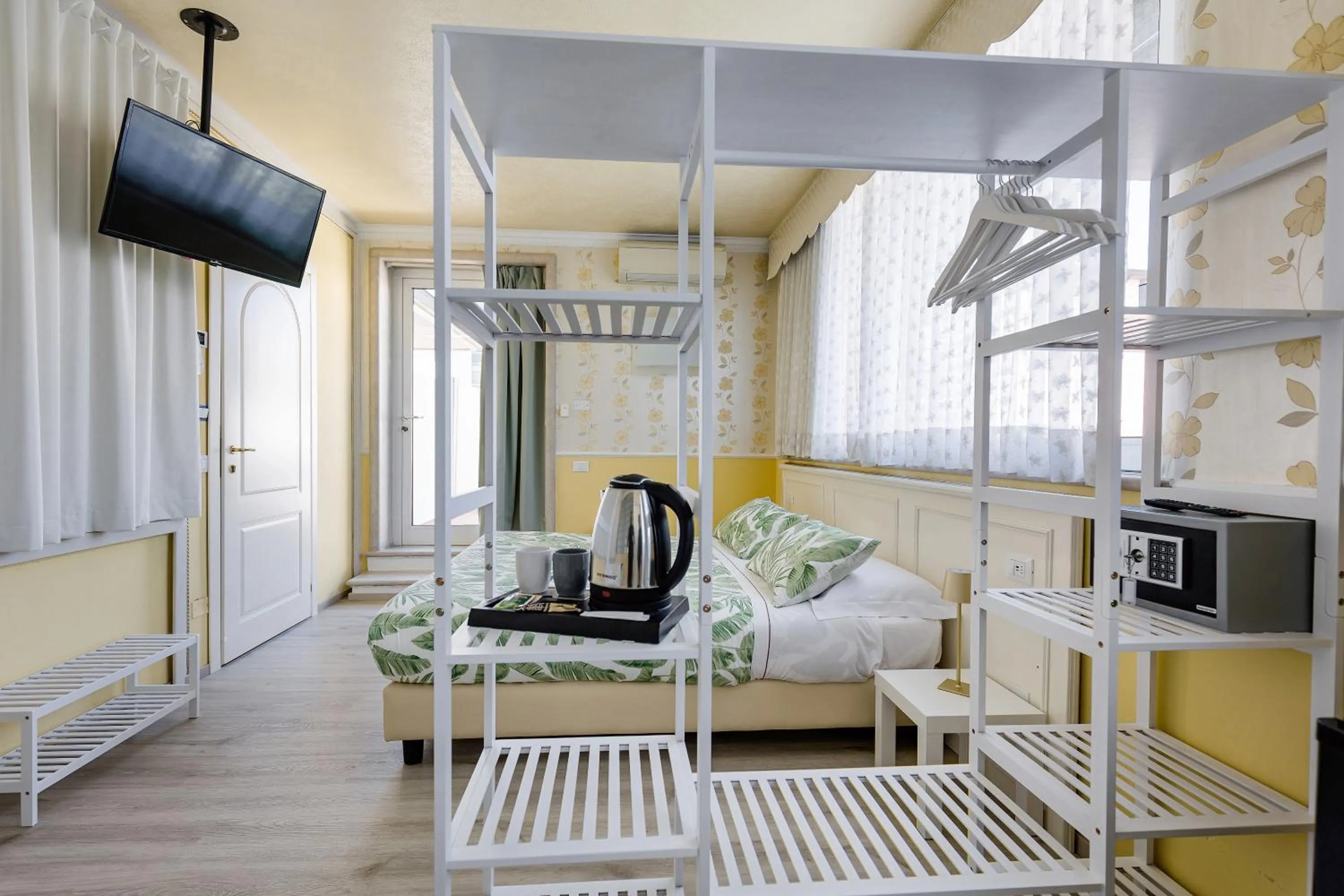 TV and multimedia in HOTEL Villa Lilla