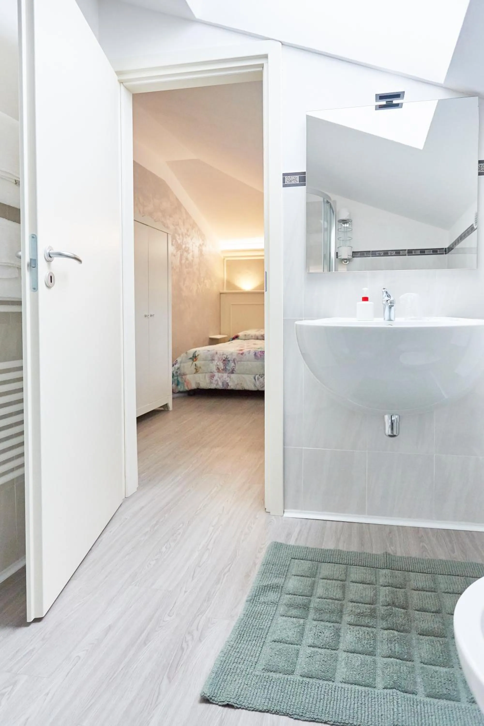 Bathroom, Bed in HOTEL Villa Lilla