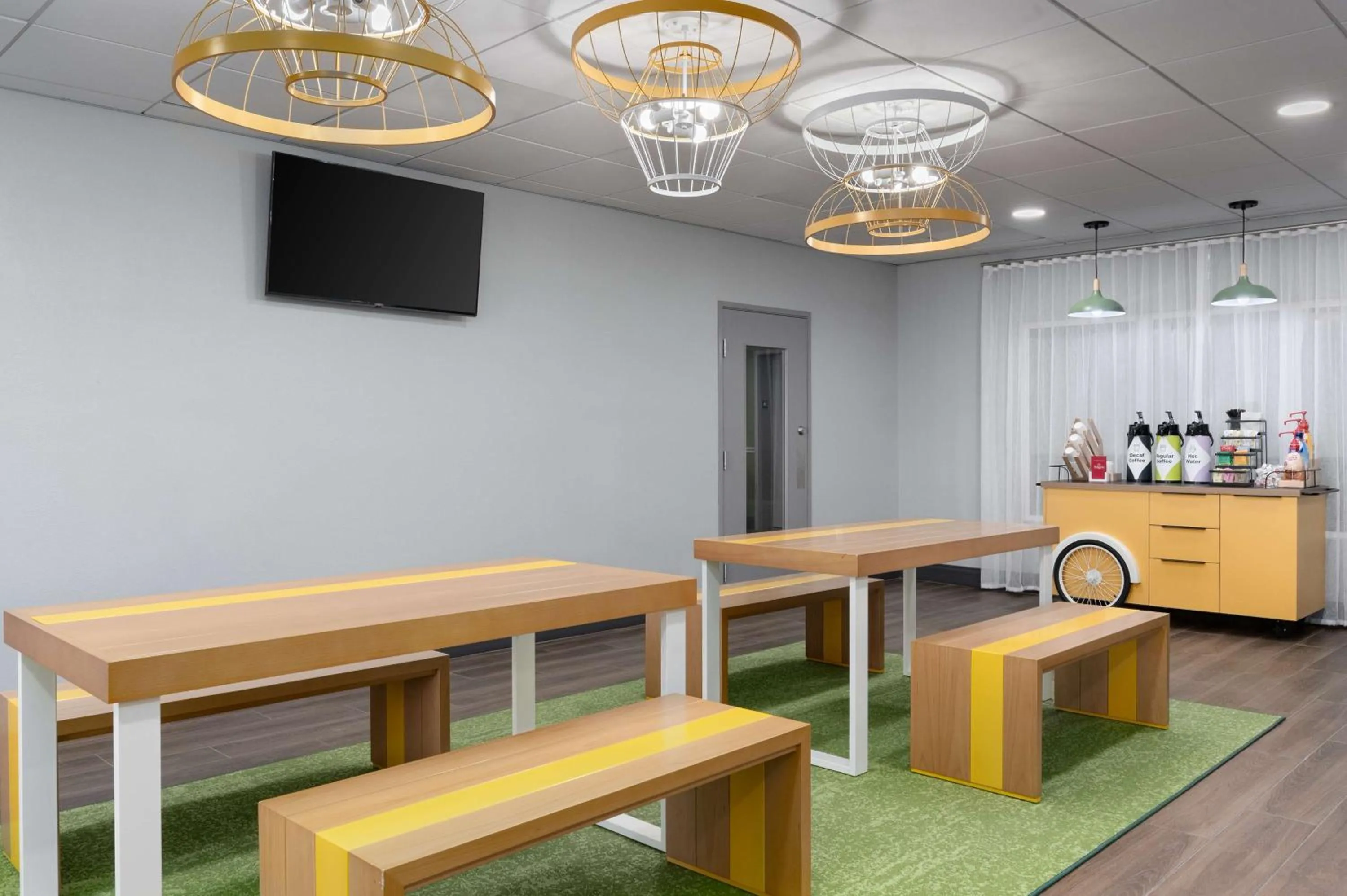 Lobby or reception in Spark by Hilton Savannah South I-95