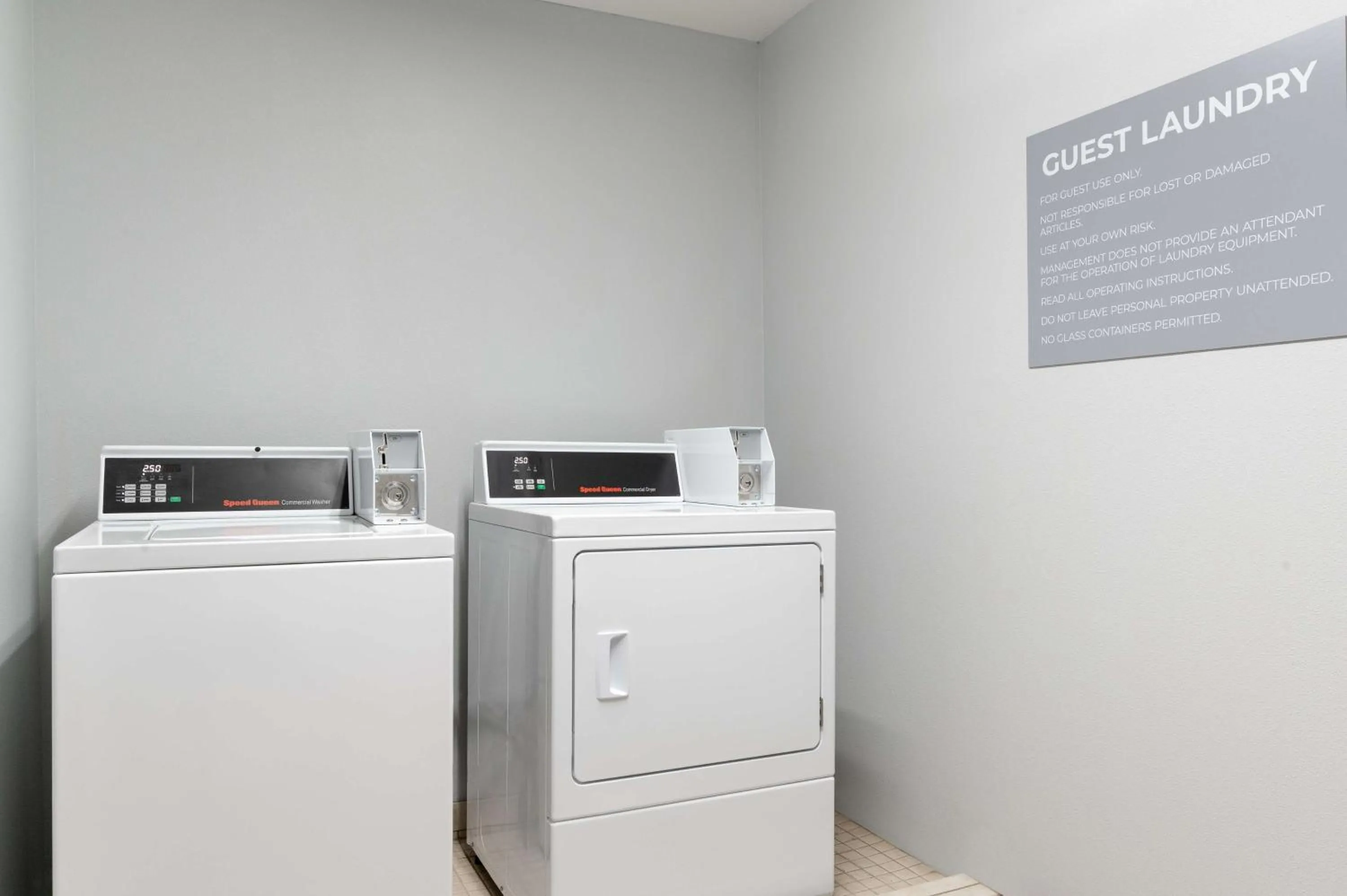 Property building in Spark by Hilton Savannah South I-95