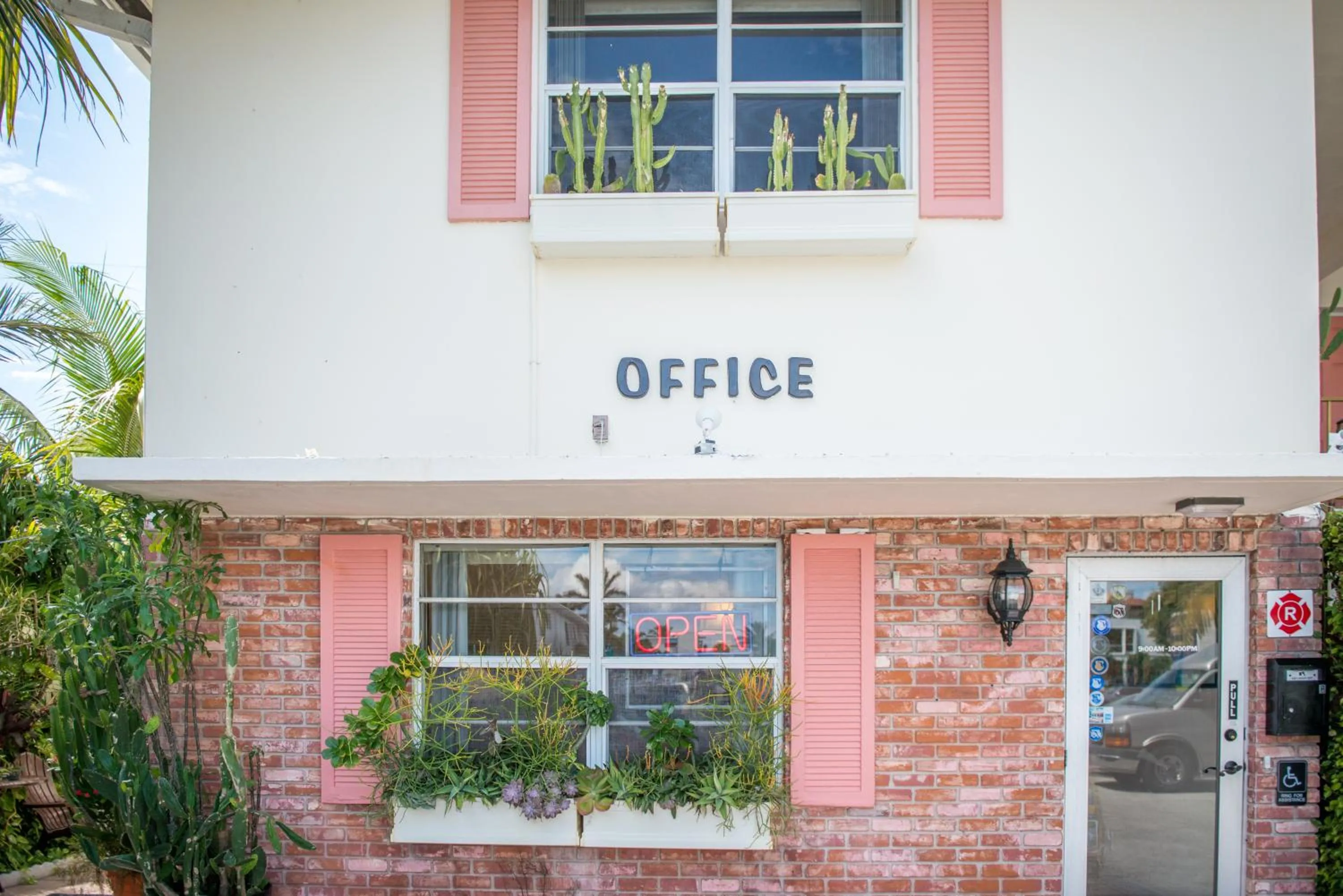 Facade/entrance in Shore Haven Resort Inn