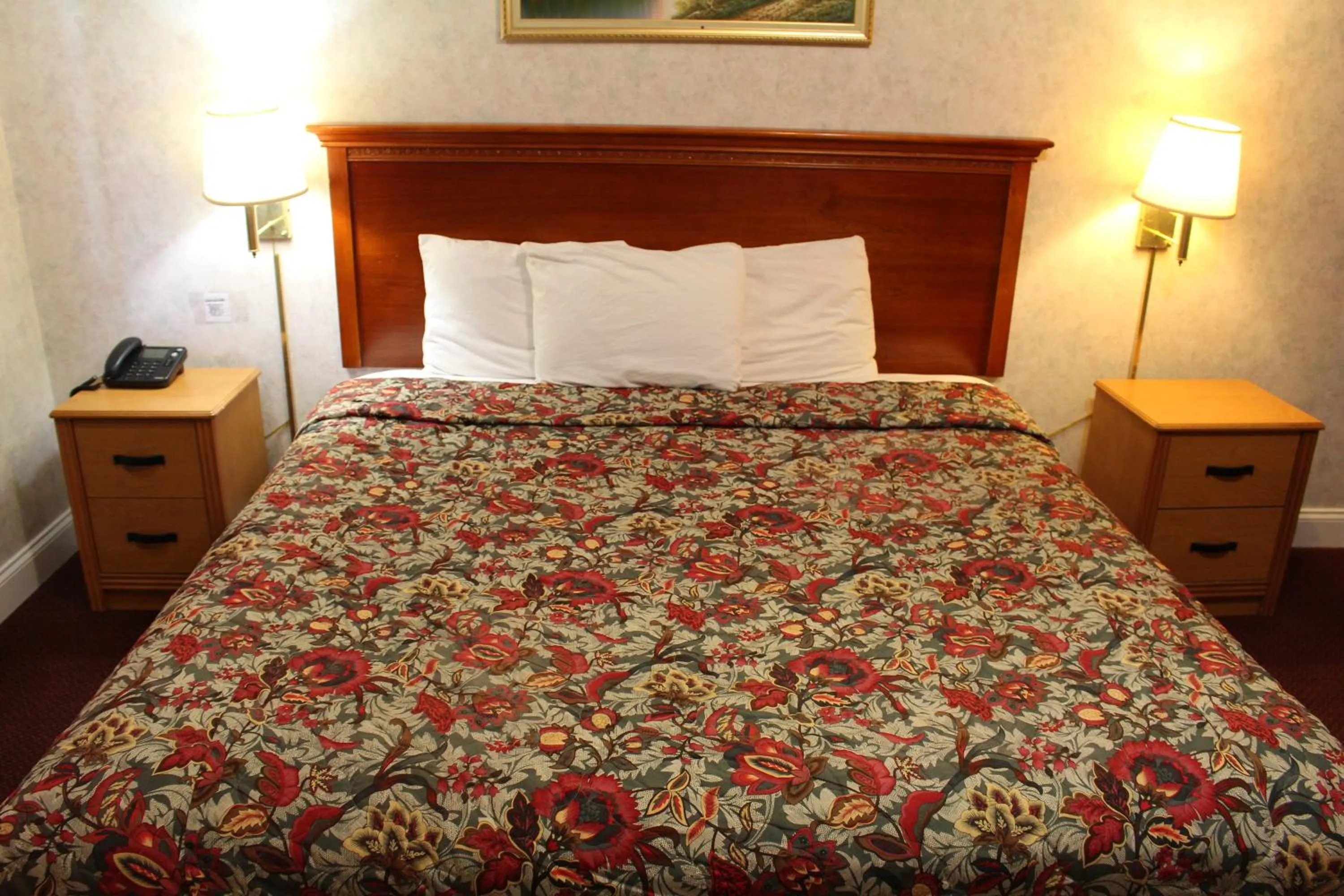 Photo of the whole room, Bed in Highlander Motor Inn Atlantic City