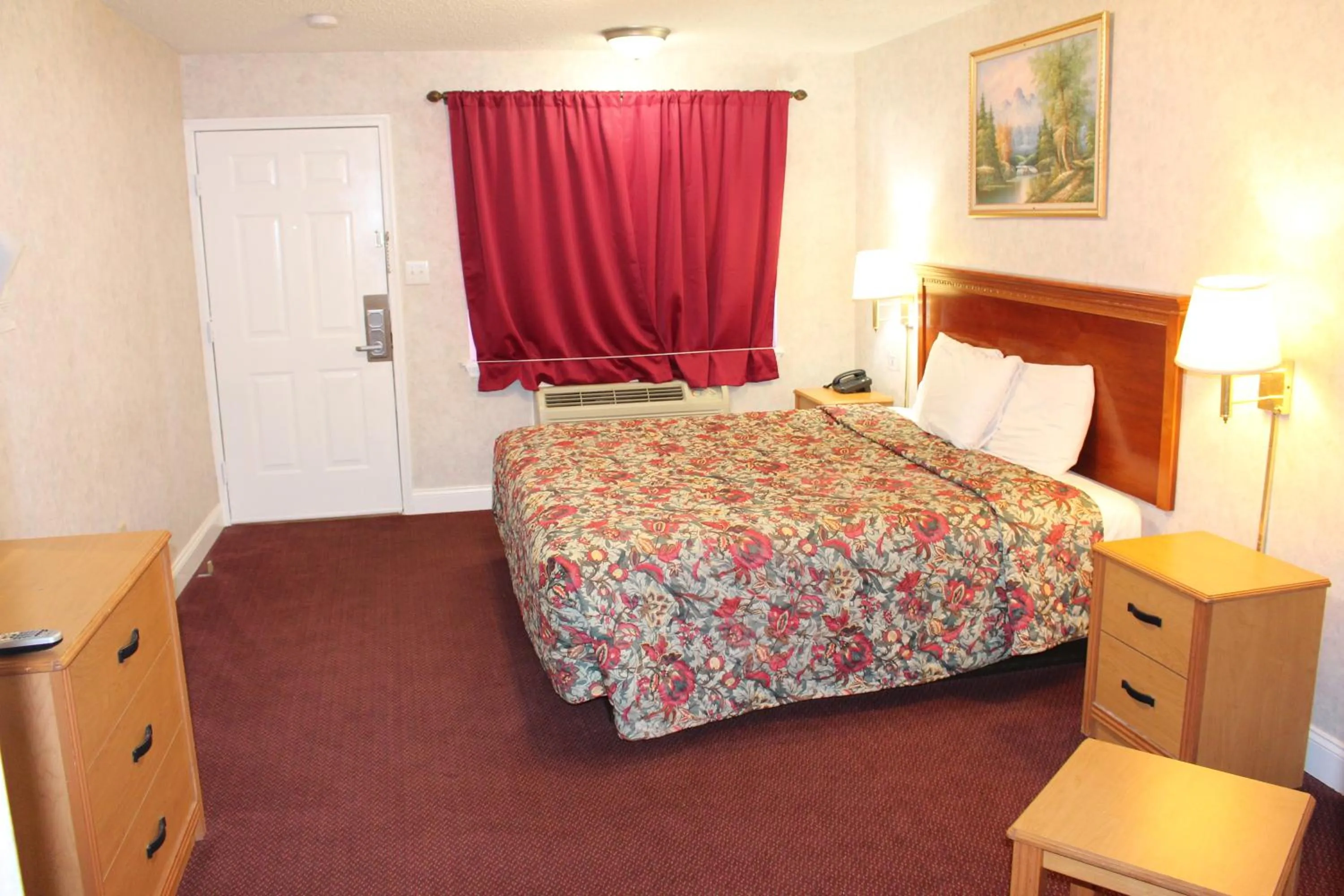 Photo of the whole room, Bed in Highlander Motor Inn Atlantic City