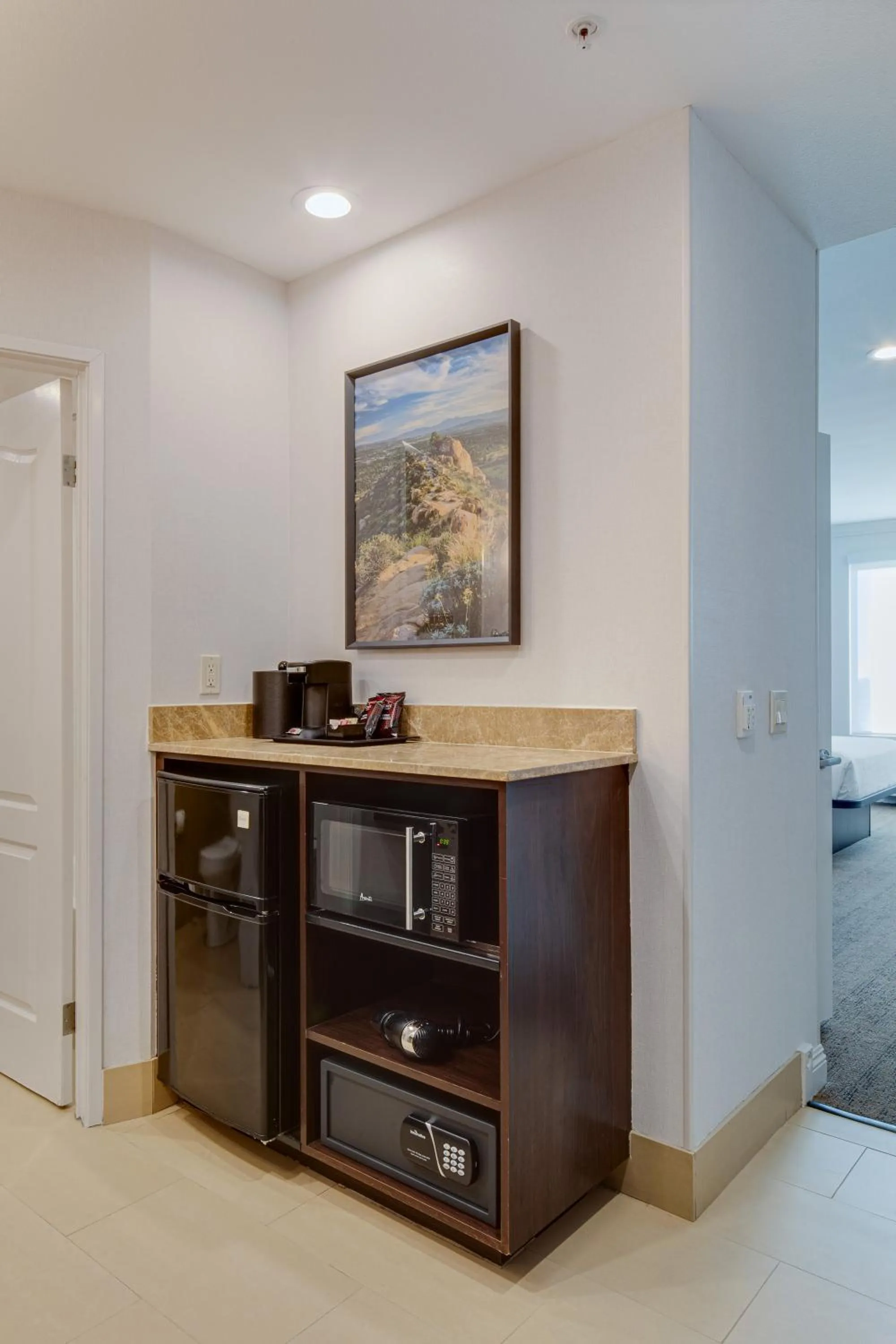 Coffee/tea facilities in Ayres Hotel & Spa Moreno Valley/Riverside