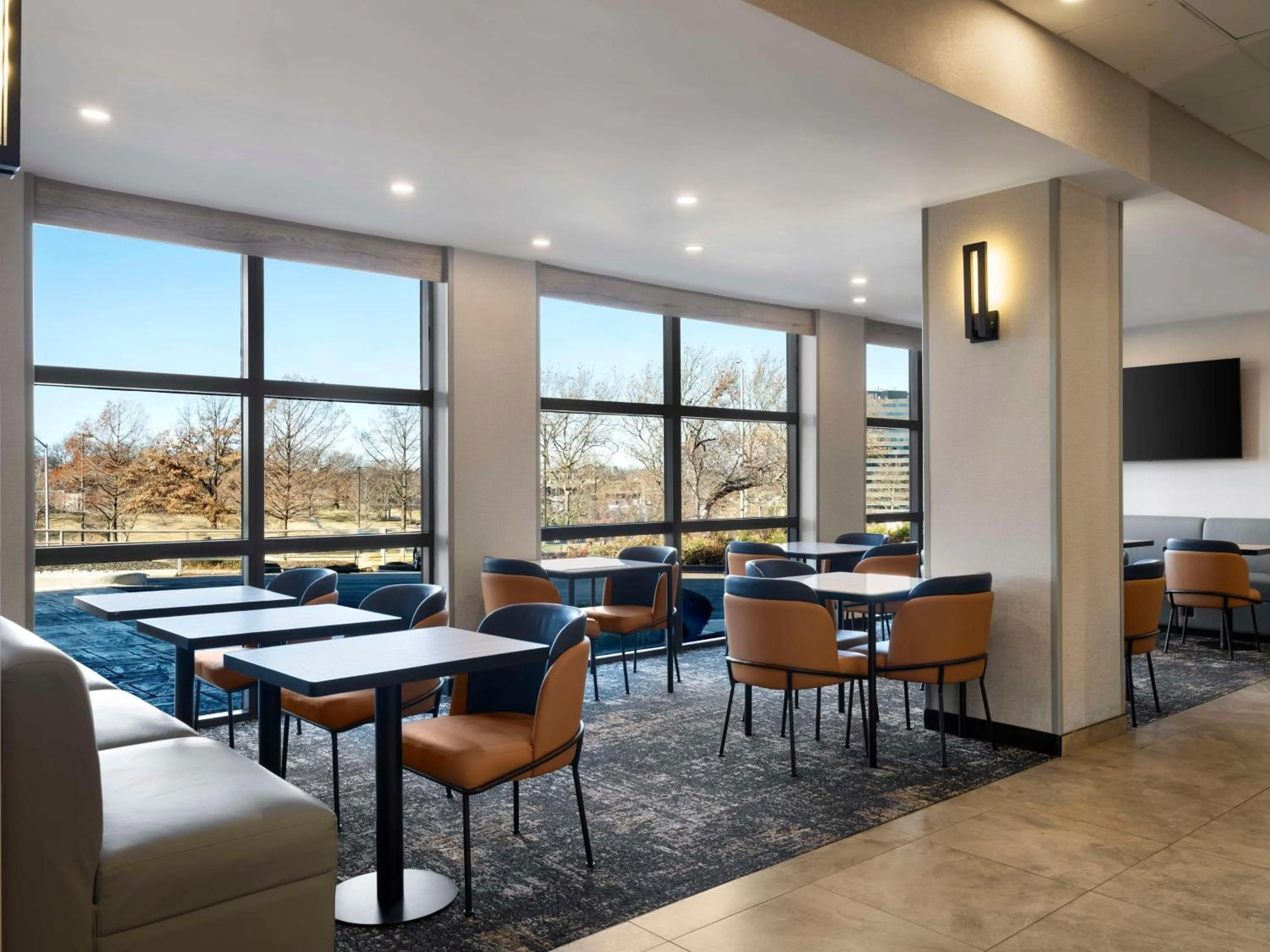 Lounge or bar in Hyatt Place Kansas City/Overland Park/Metcalf