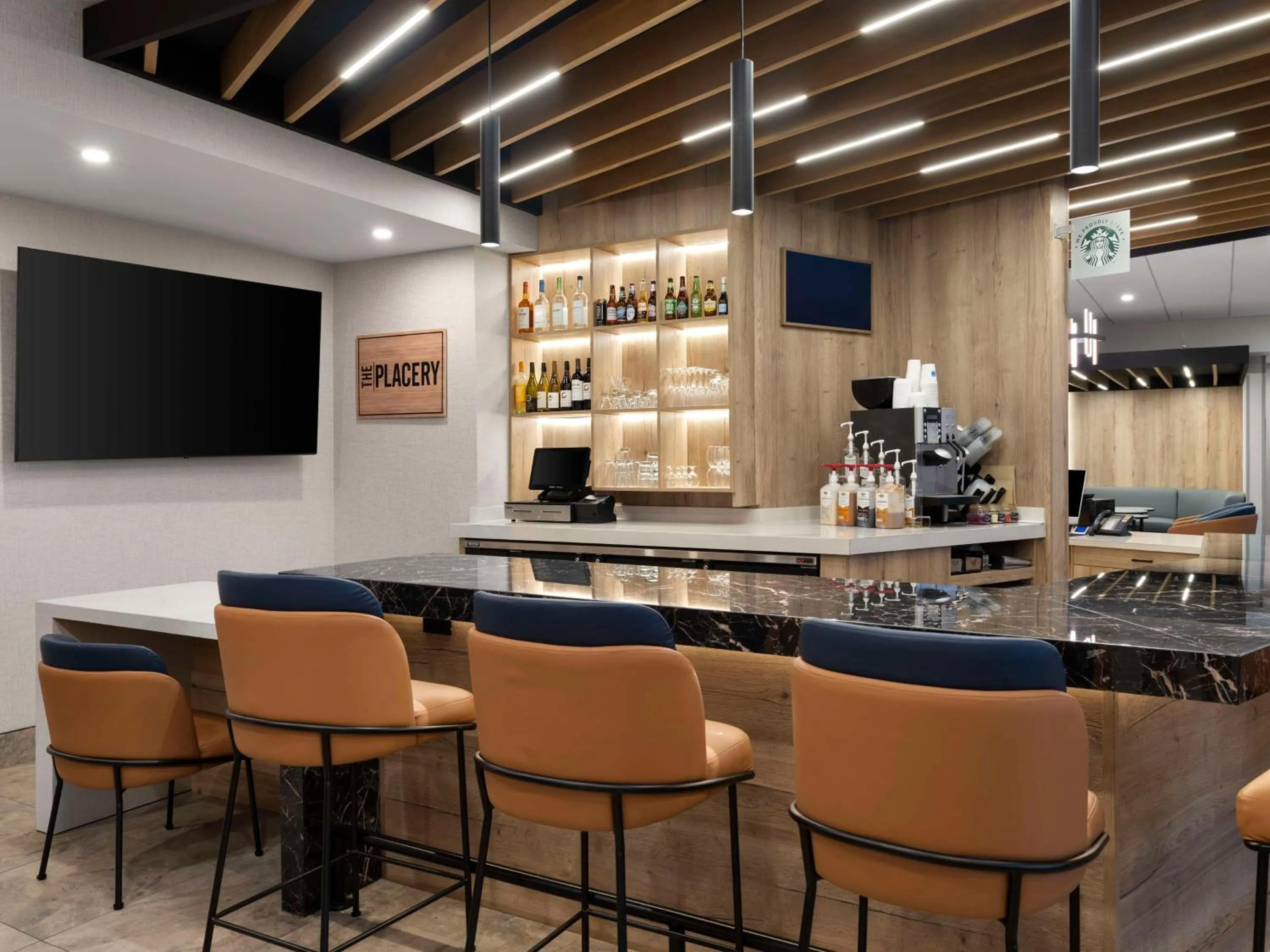 Lounge or bar in Hyatt Place Kansas City/Overland Park/Metcalf
