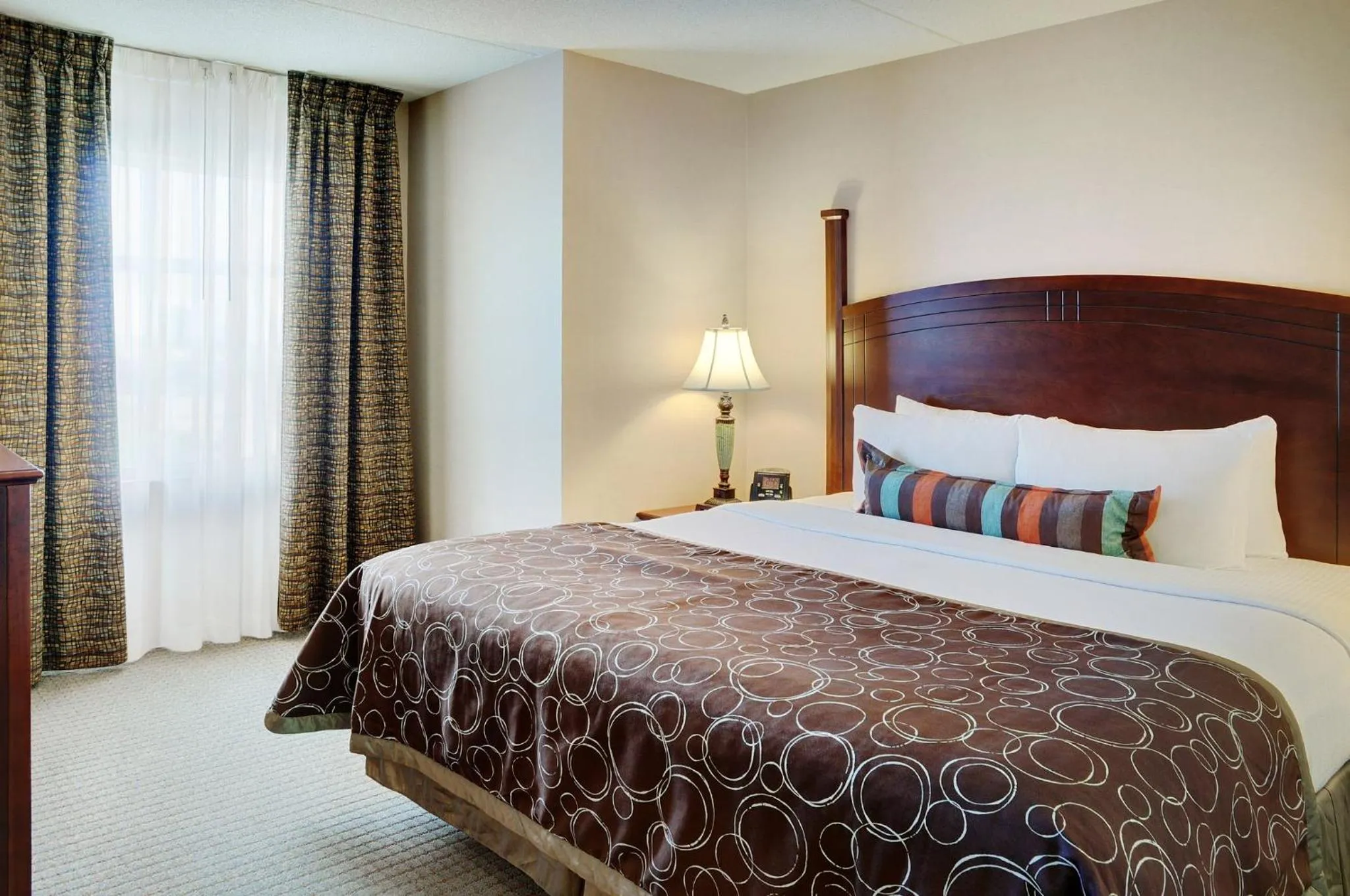 Photo of the whole room, Bed in Staybridge Suites Oakville Burlington by IHG
