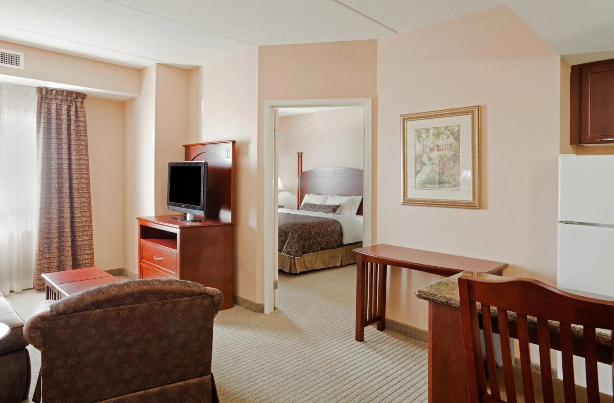 Photo of the whole room, Bed in Staybridge Suites Oakville Burlington by IHG