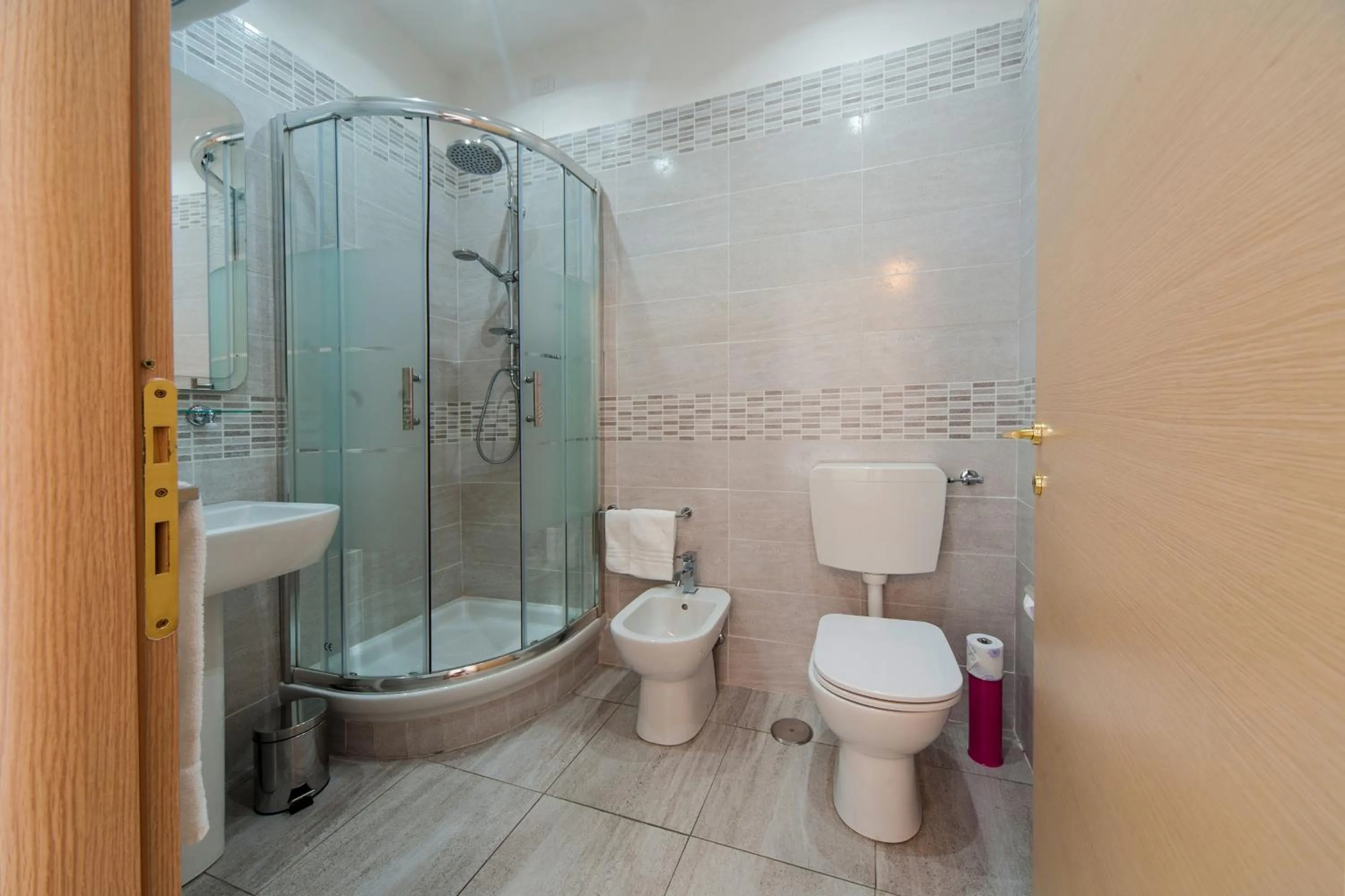 Shower in La Porta del Paradiso