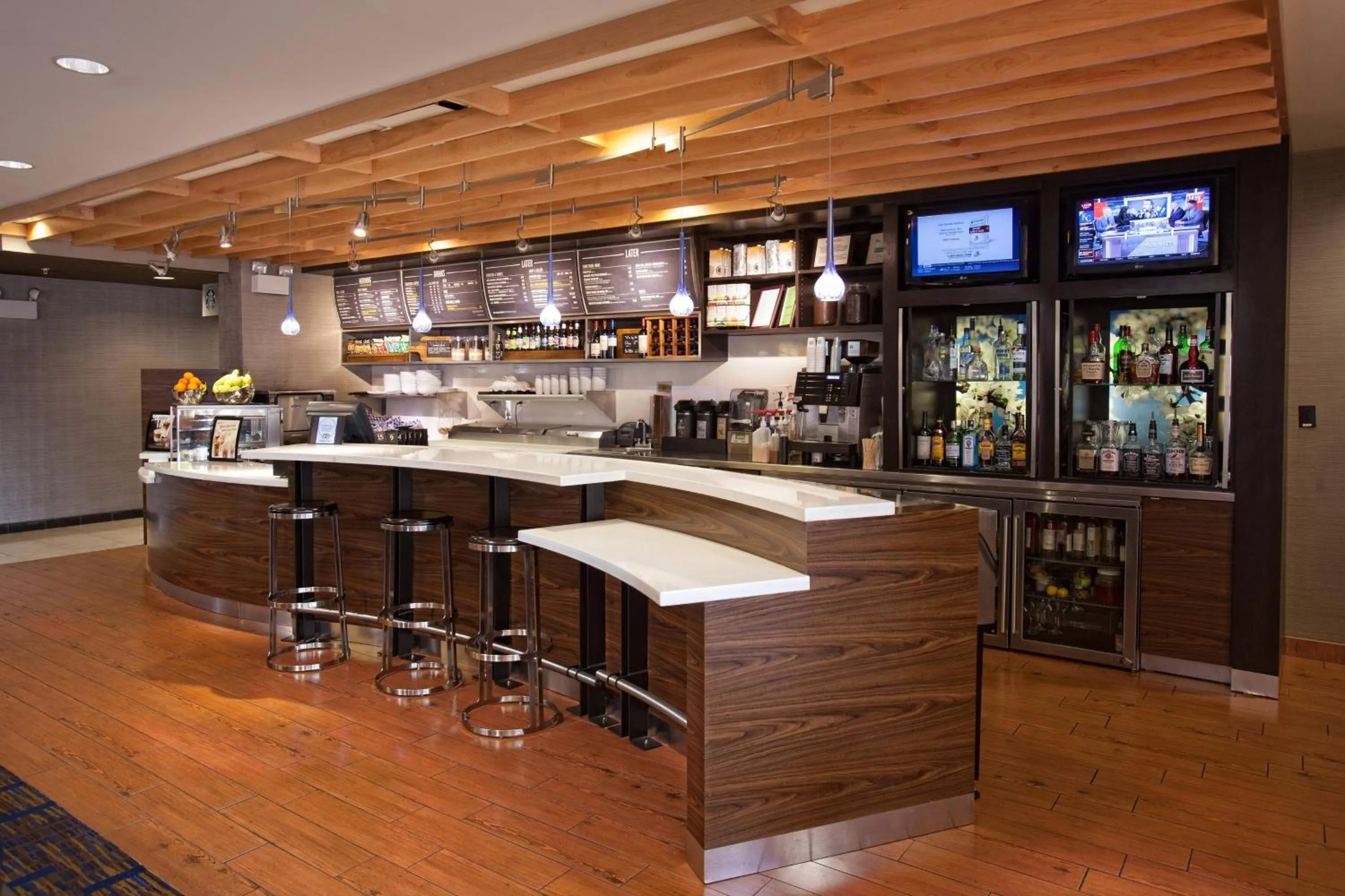Restaurant/places to eat in Courtyard by Marriott Fayetteville