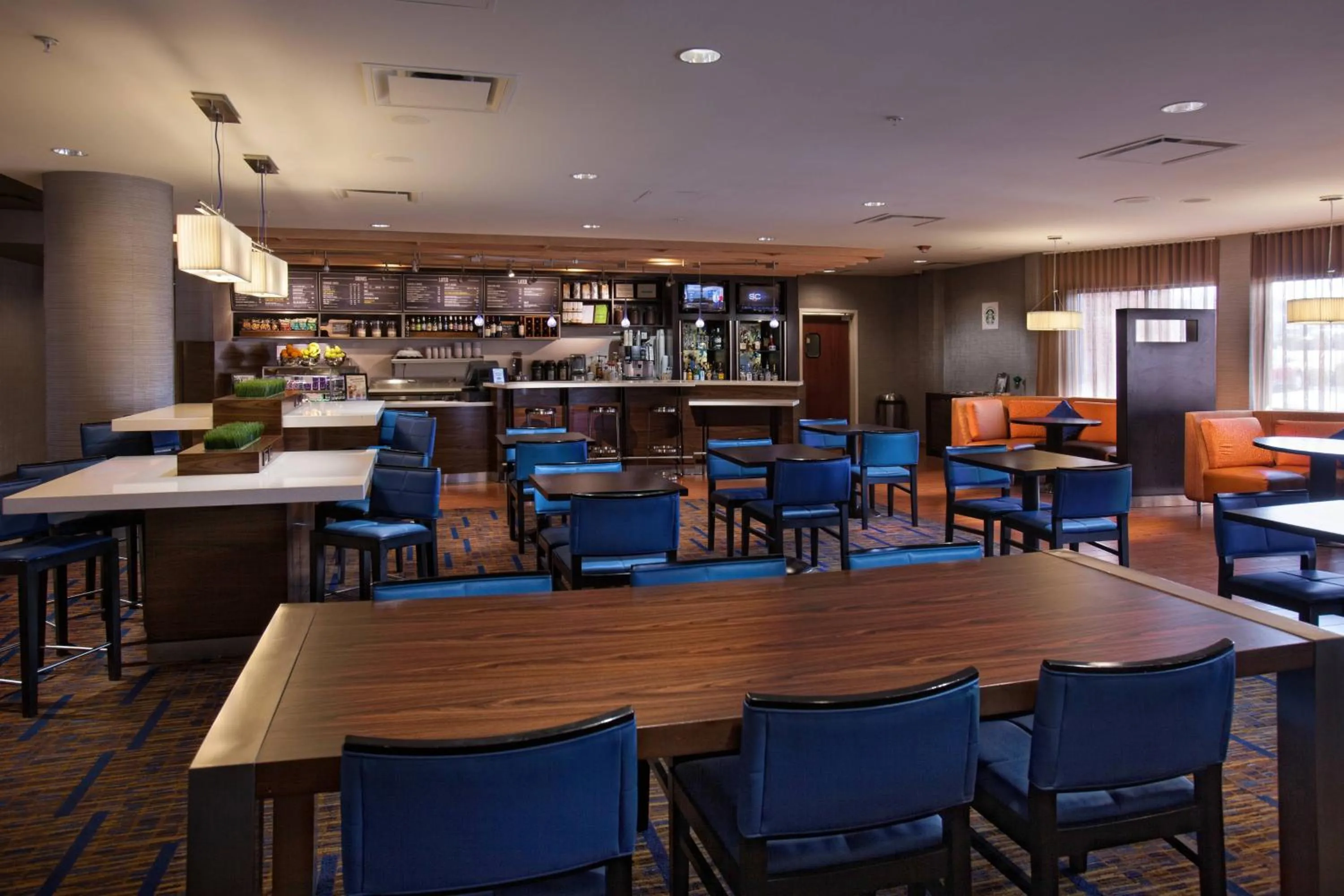 Restaurant/places to eat in Courtyard by Marriott Fayetteville
