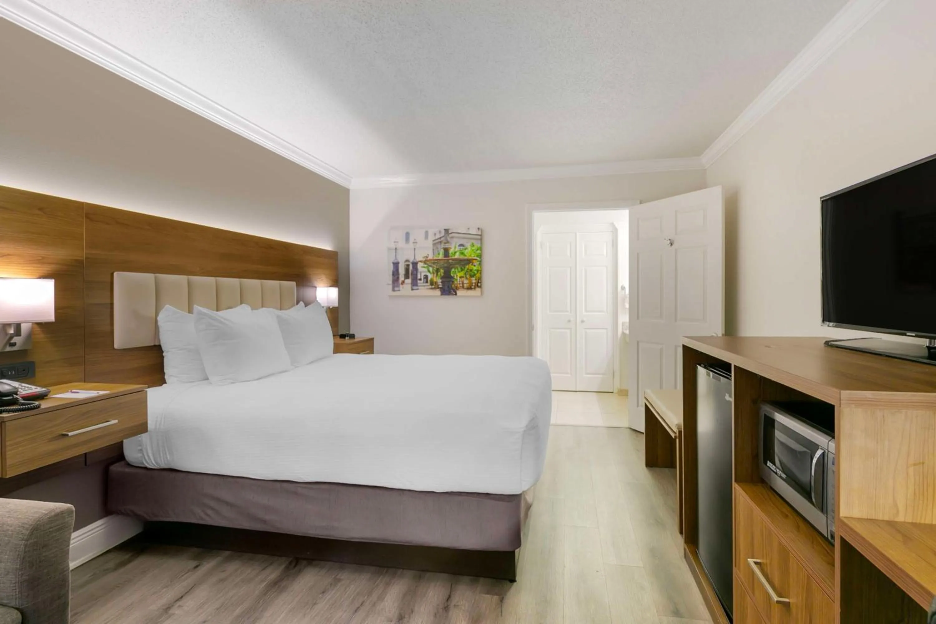 Bedroom, Bed in Best Western Plus Westbank