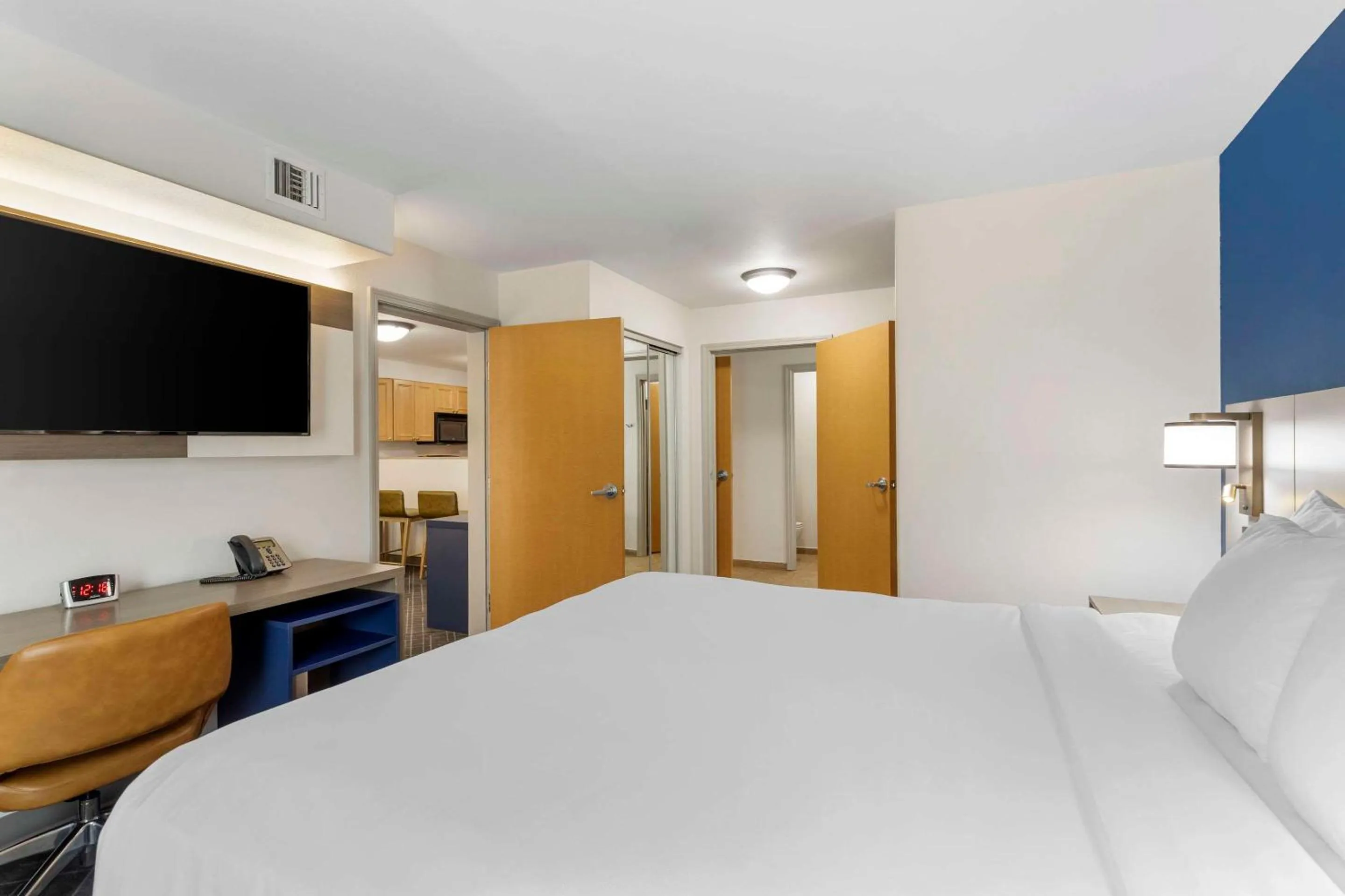 Bedroom, Bed in Comfort Inn & Suites Glenwood Springs On The River