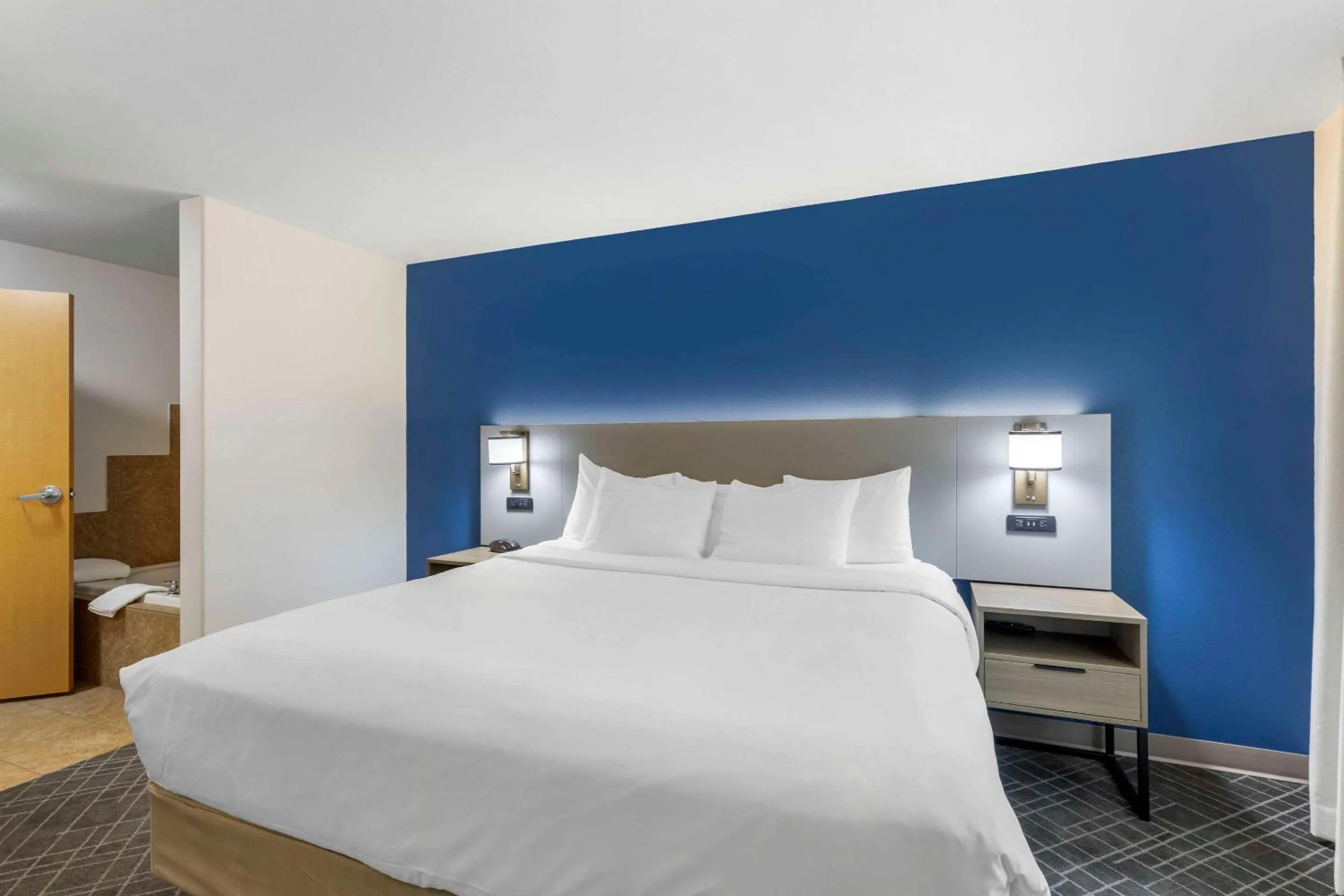 Bedroom, Bed in Comfort Inn & Suites Glenwood Springs On The River