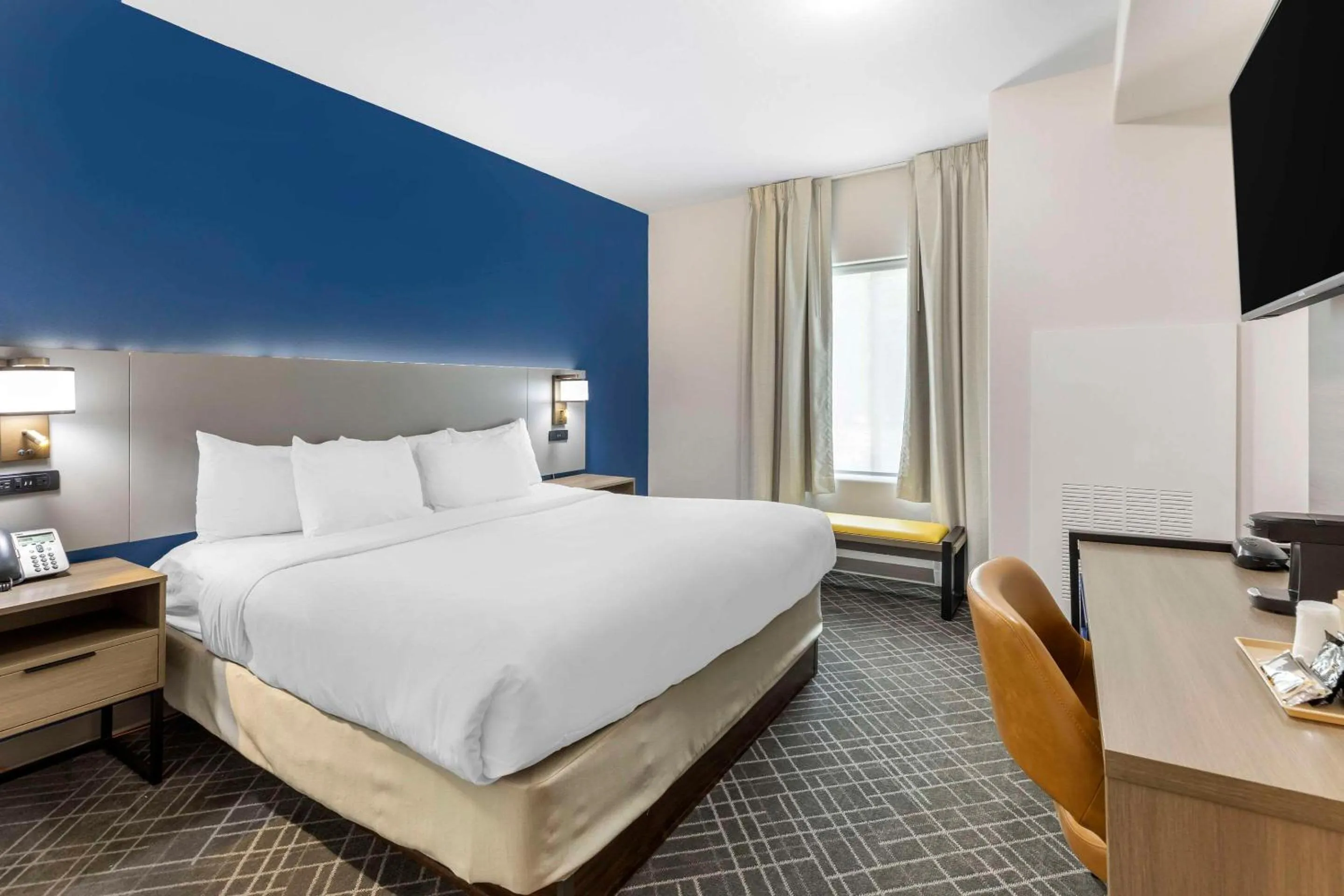 Bedroom, Bed in Comfort Inn & Suites Glenwood Springs On The River