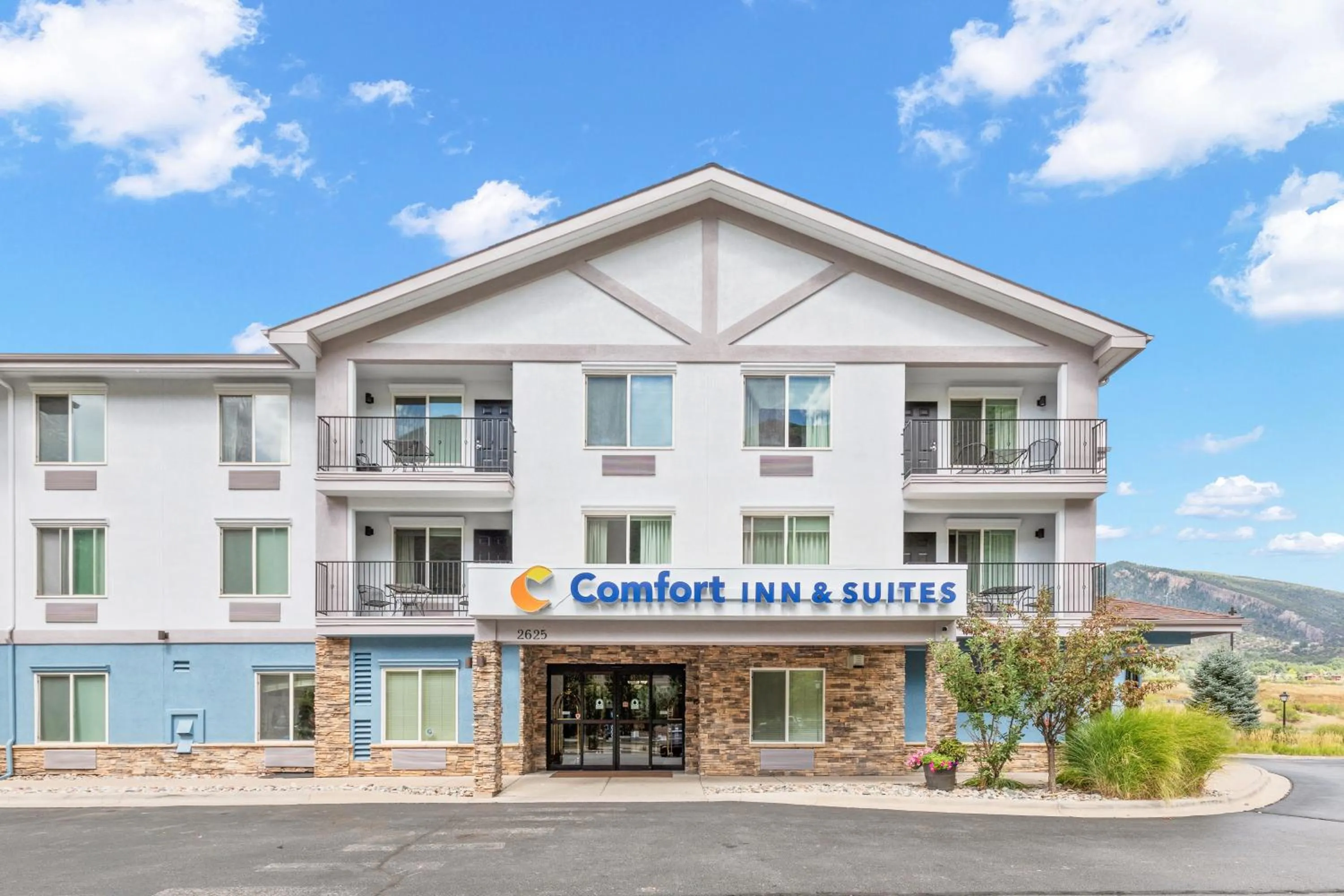 Property building in Comfort Inn & Suites Glenwood Springs On The River