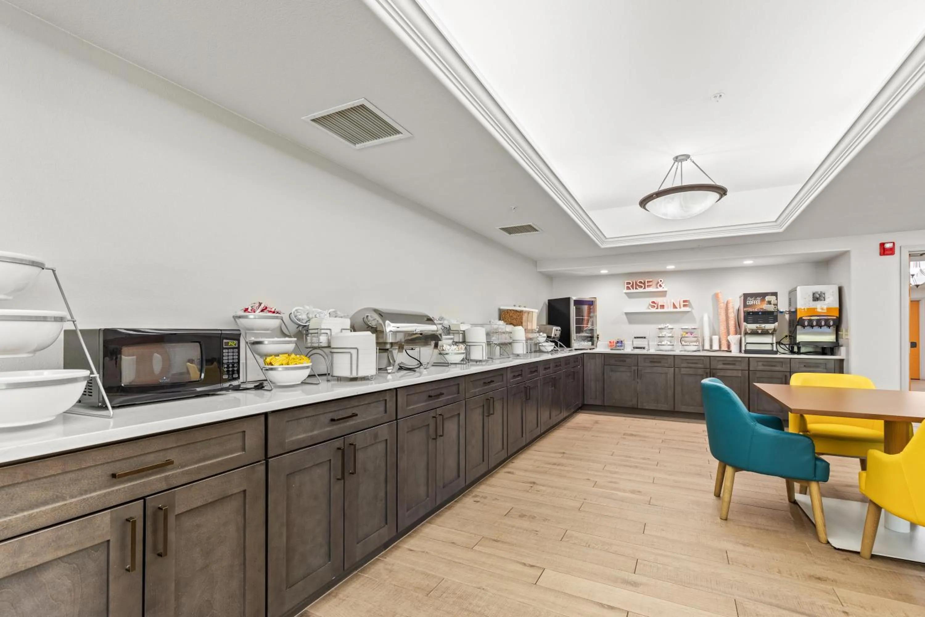 Breakfast in Comfort Inn & Suites Glenwood Springs On The River