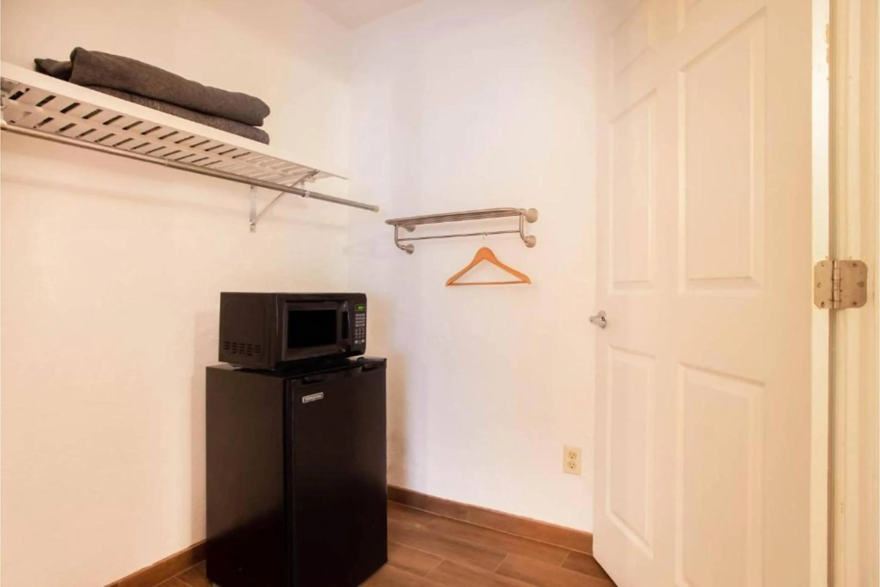 Bedroom in OYO Waterfront Hotel- Cape Coral Fort Myers, FL