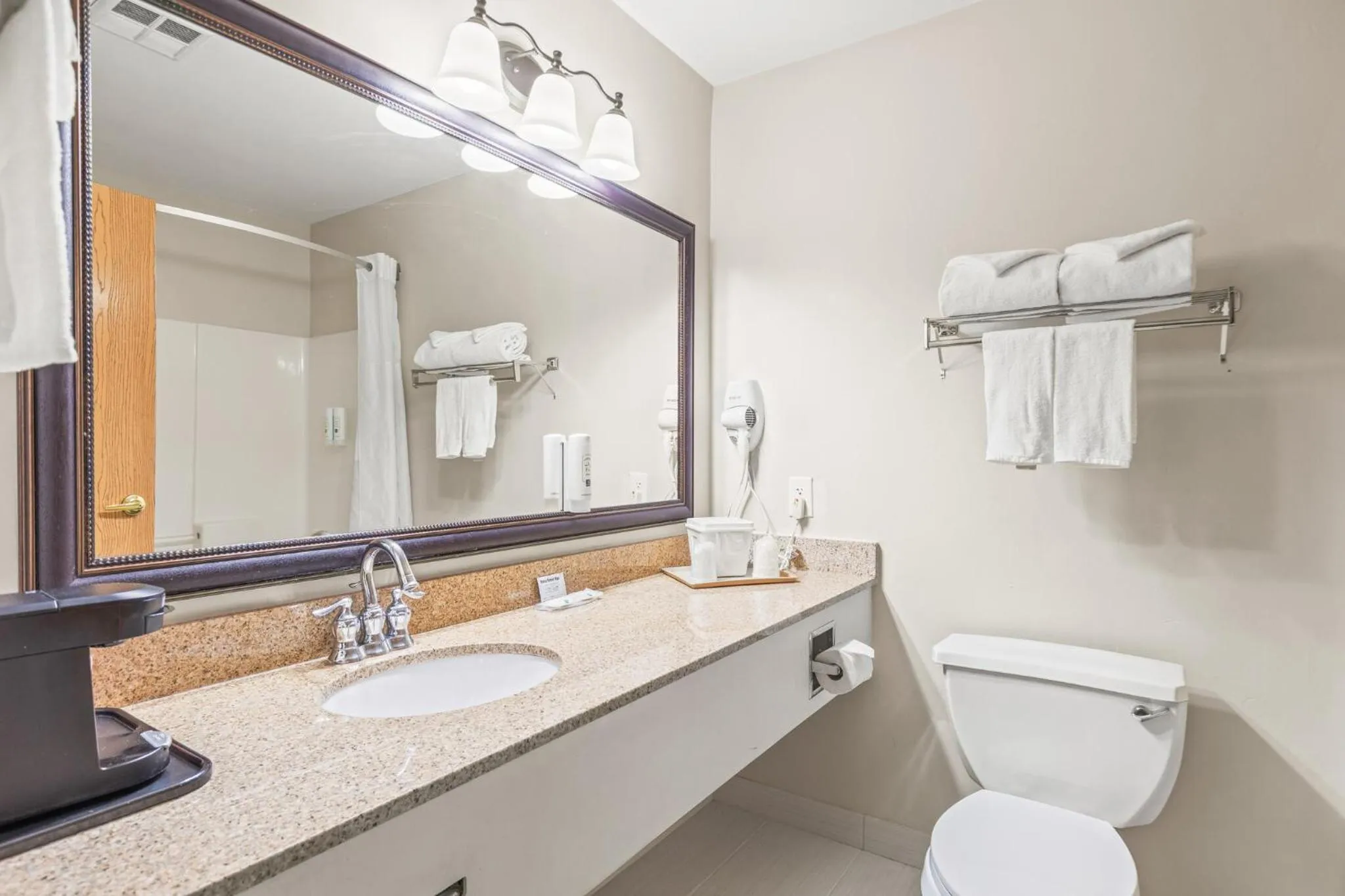 Bathroom in Quality Inn & Suites On The River