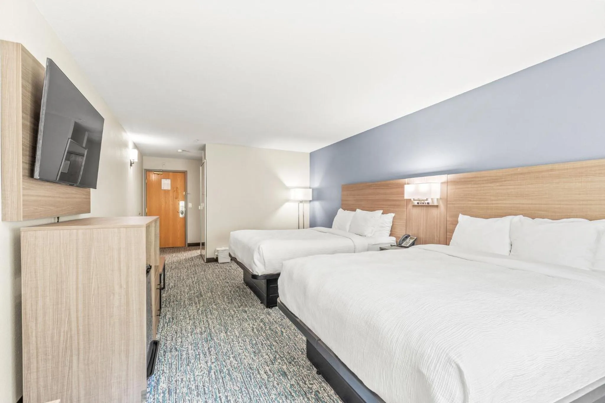 Bed in Quality Inn & Suites On The River