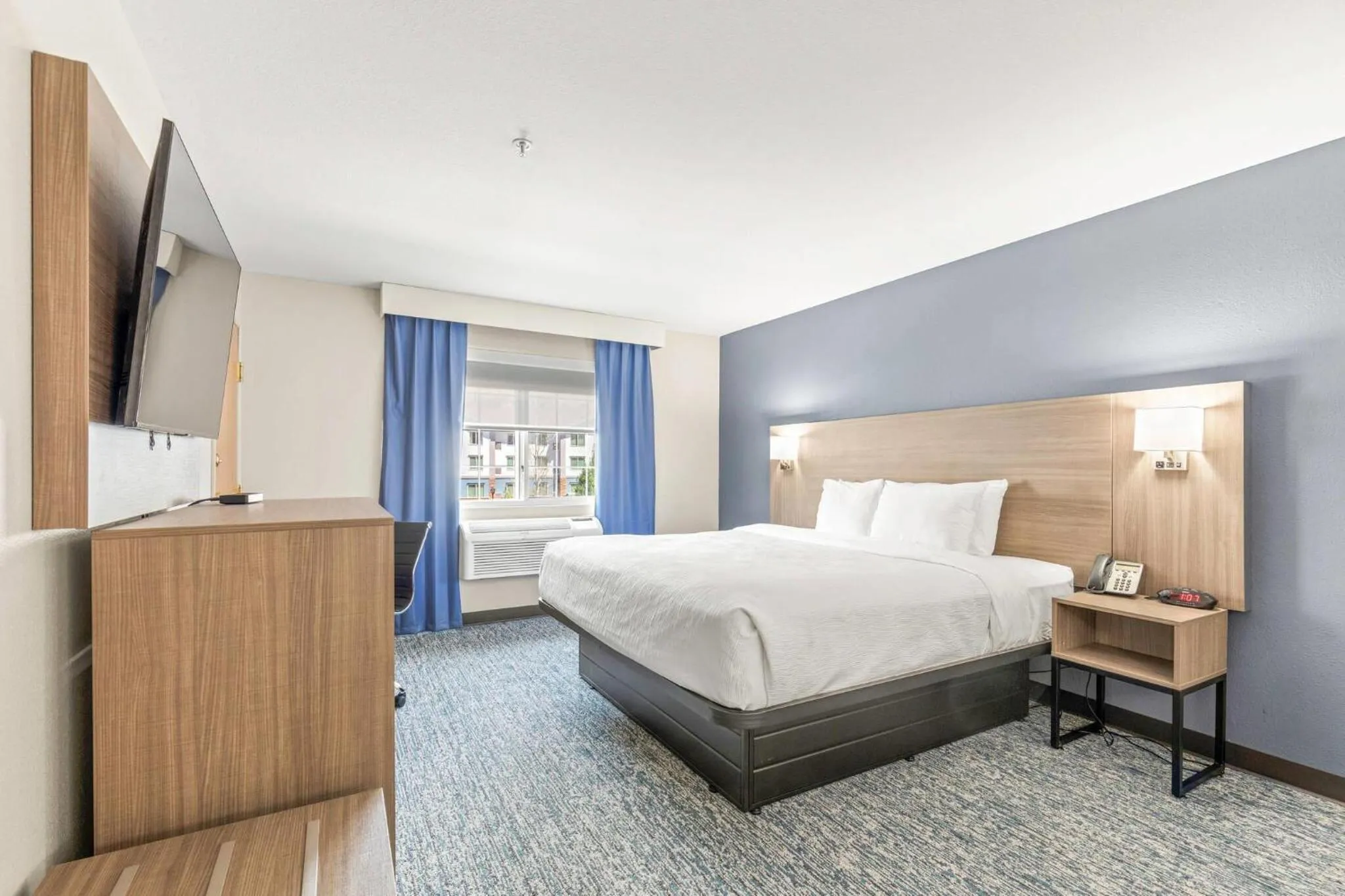 Bedroom, Bed in Quality Inn & Suites On The River