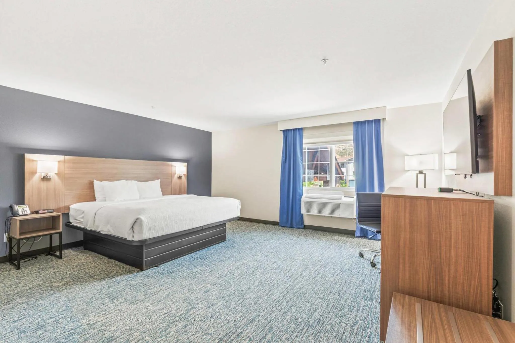 Bedroom, Bed in Quality Inn & Suites On The River