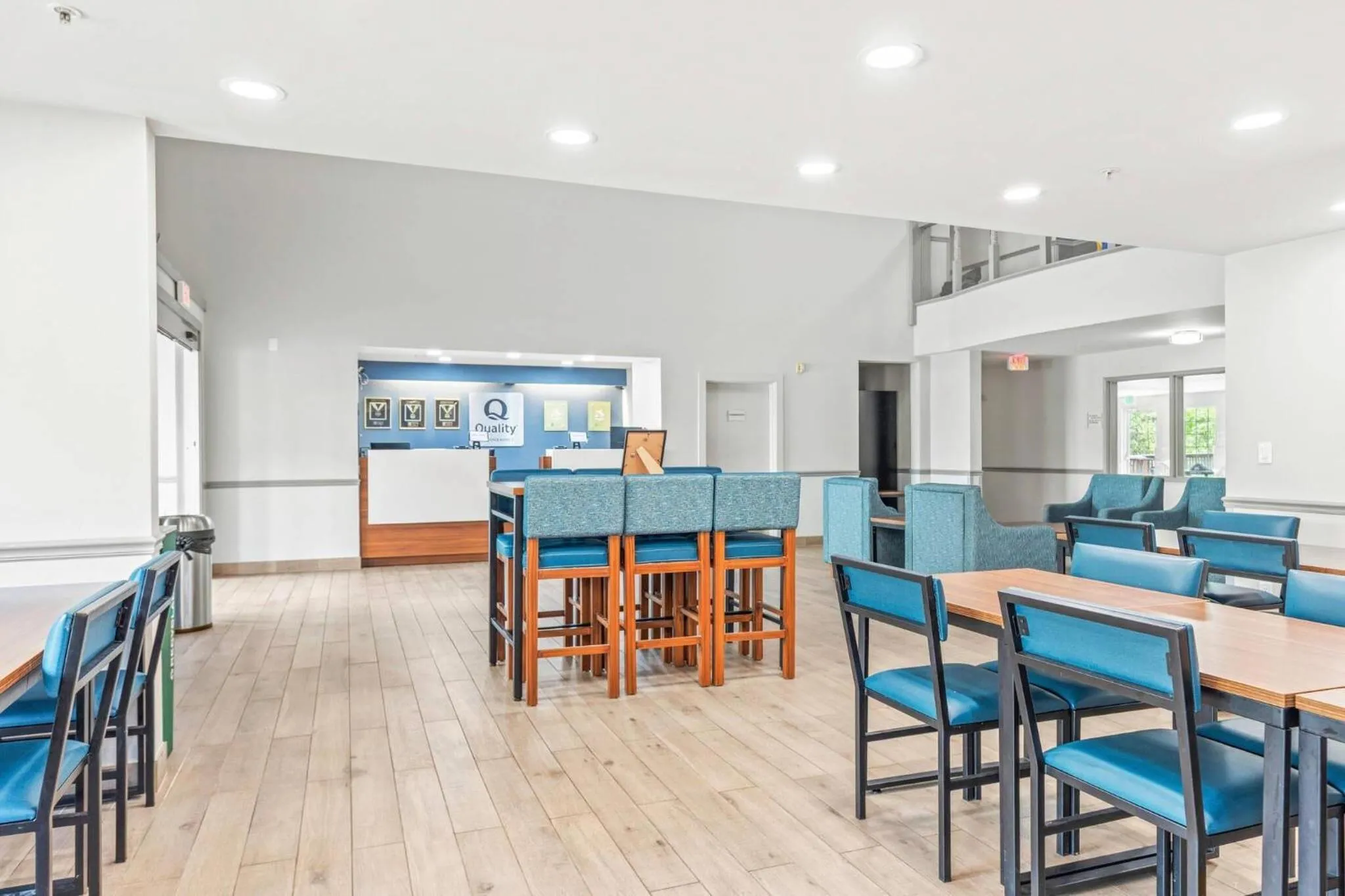 Breakfast in Quality Inn & Suites On The River