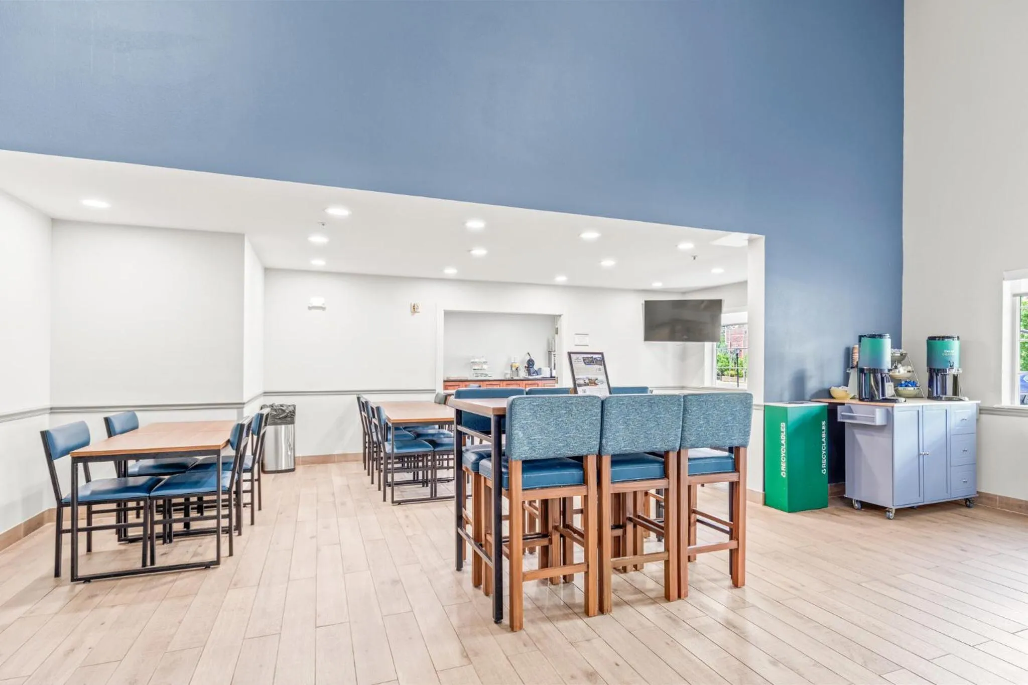 Coffee/tea facilities in Quality Inn & Suites On The River