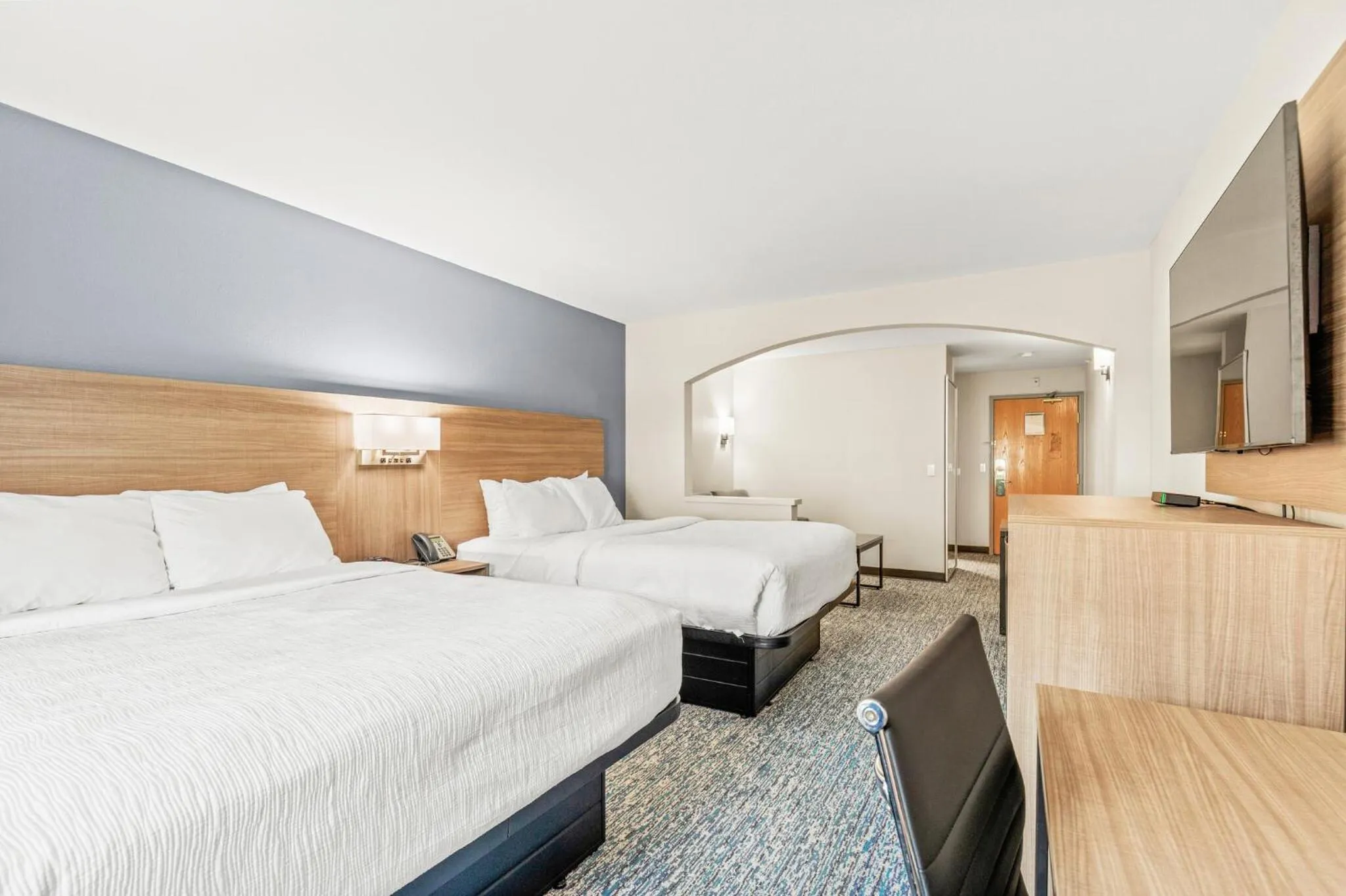 Bed in Quality Inn & Suites On The River