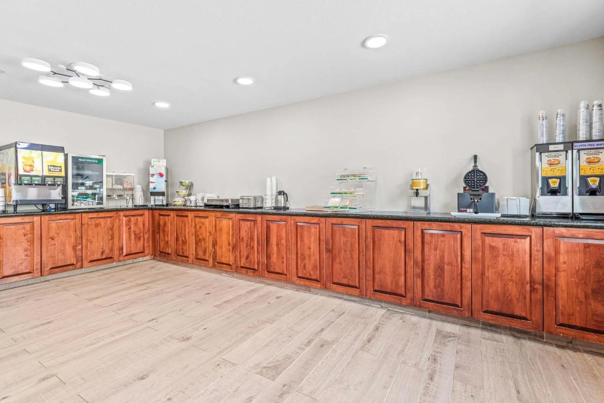 Breakfast in Quality Inn & Suites On The River