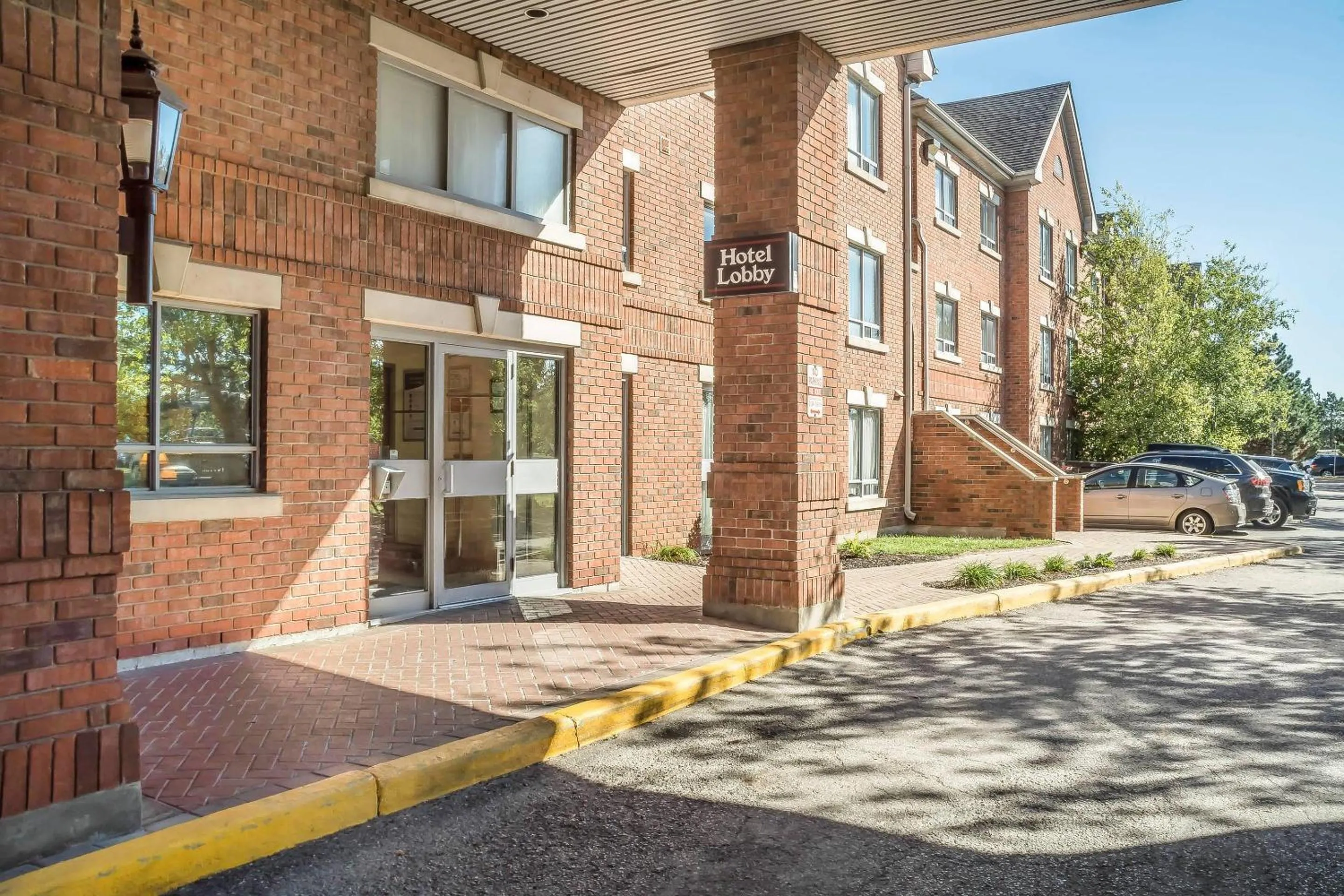 Property building in Comfort Suites