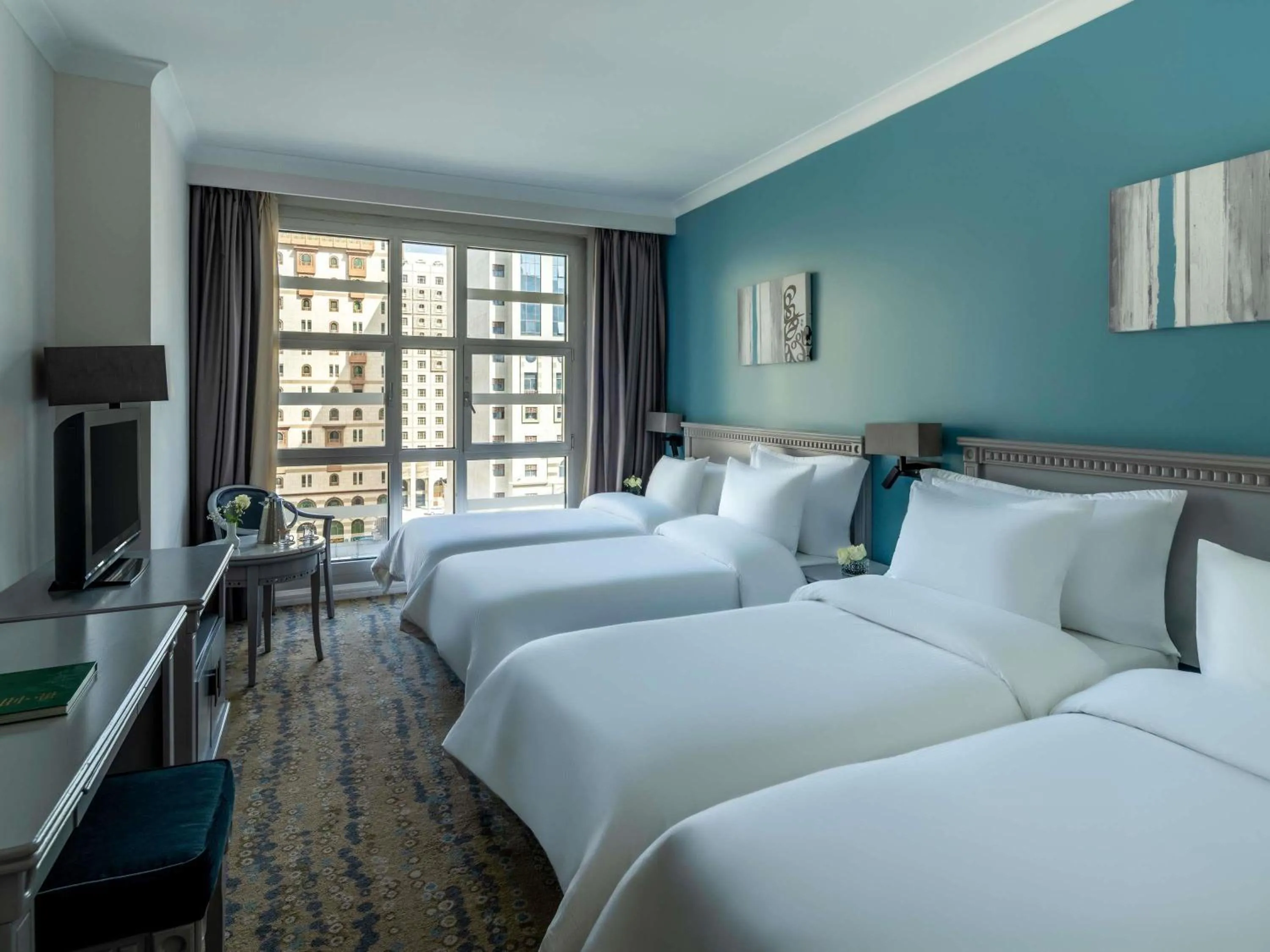 Bedroom, Bed in Anwar Al Madinah Mövenpick