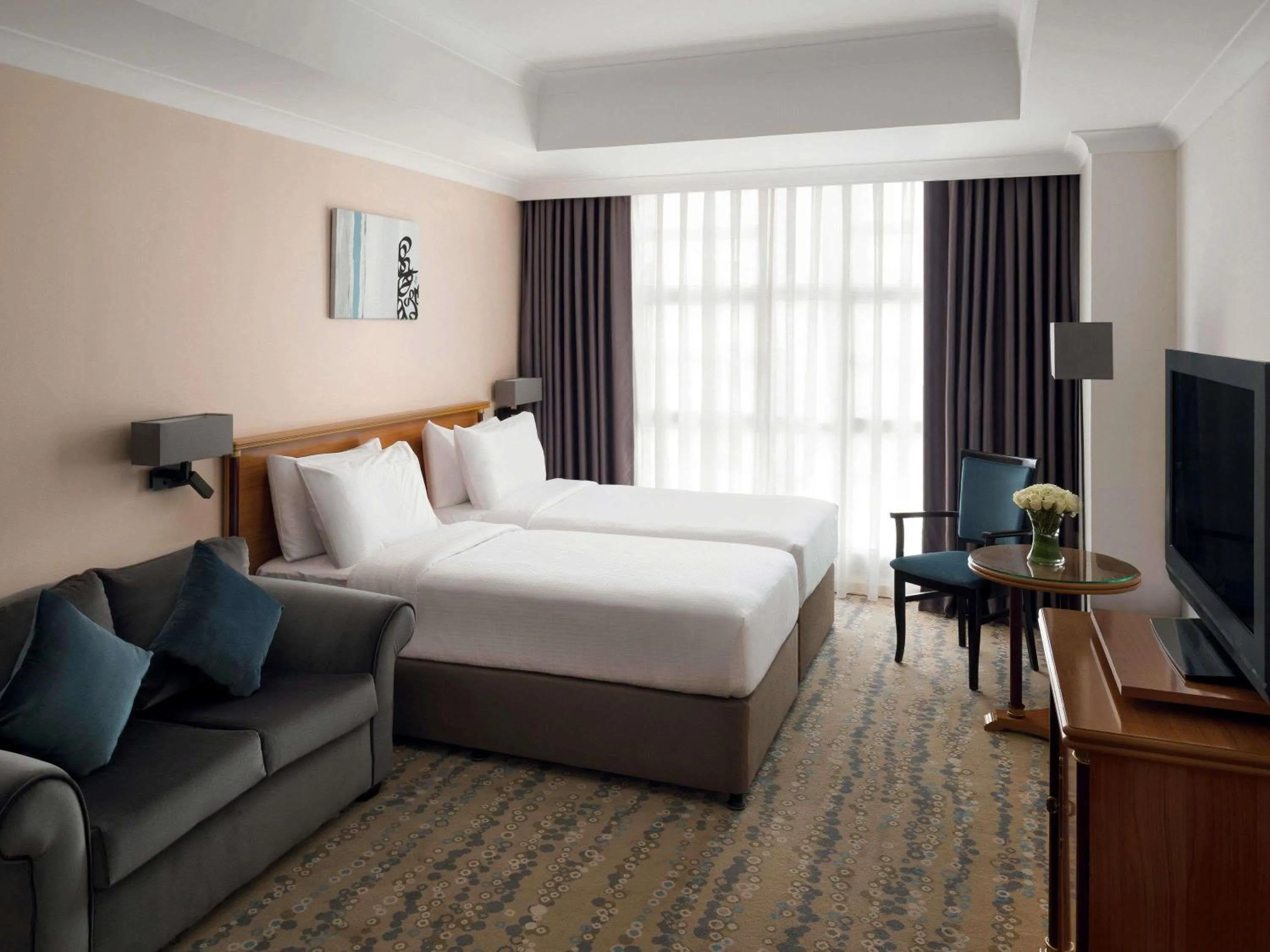 Bedroom, Bed in Anwar Al Madinah Mövenpick