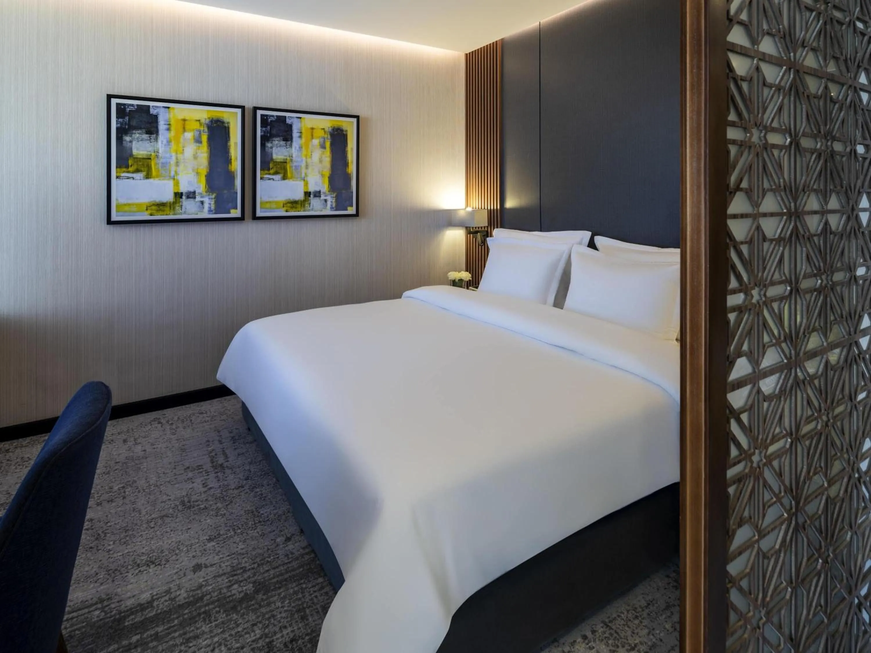 Photo of the whole room, Bed in Anwar Al Madinah Mövenpick