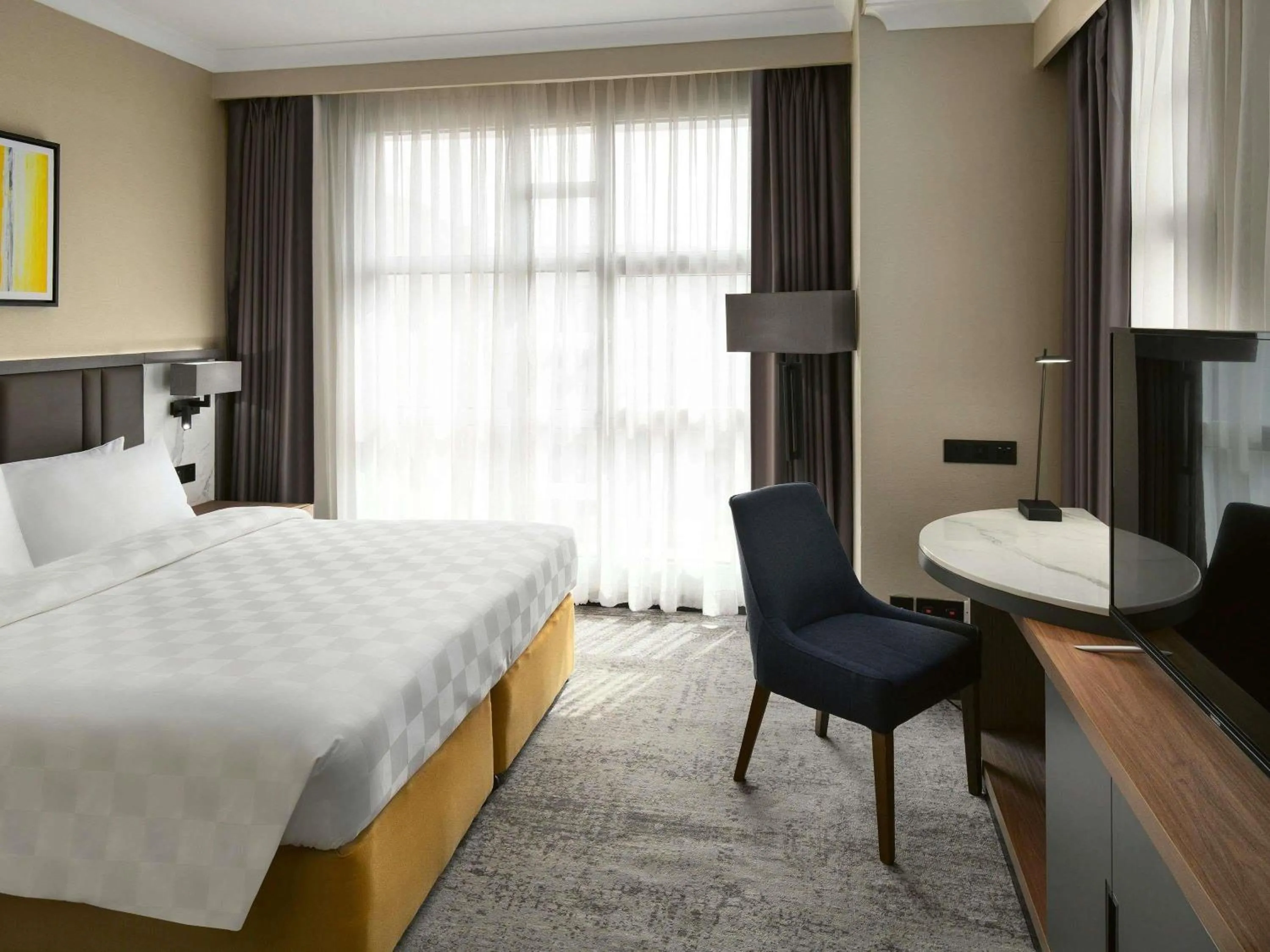 Bedroom, Bed in Anwar Al Madinah Mövenpick