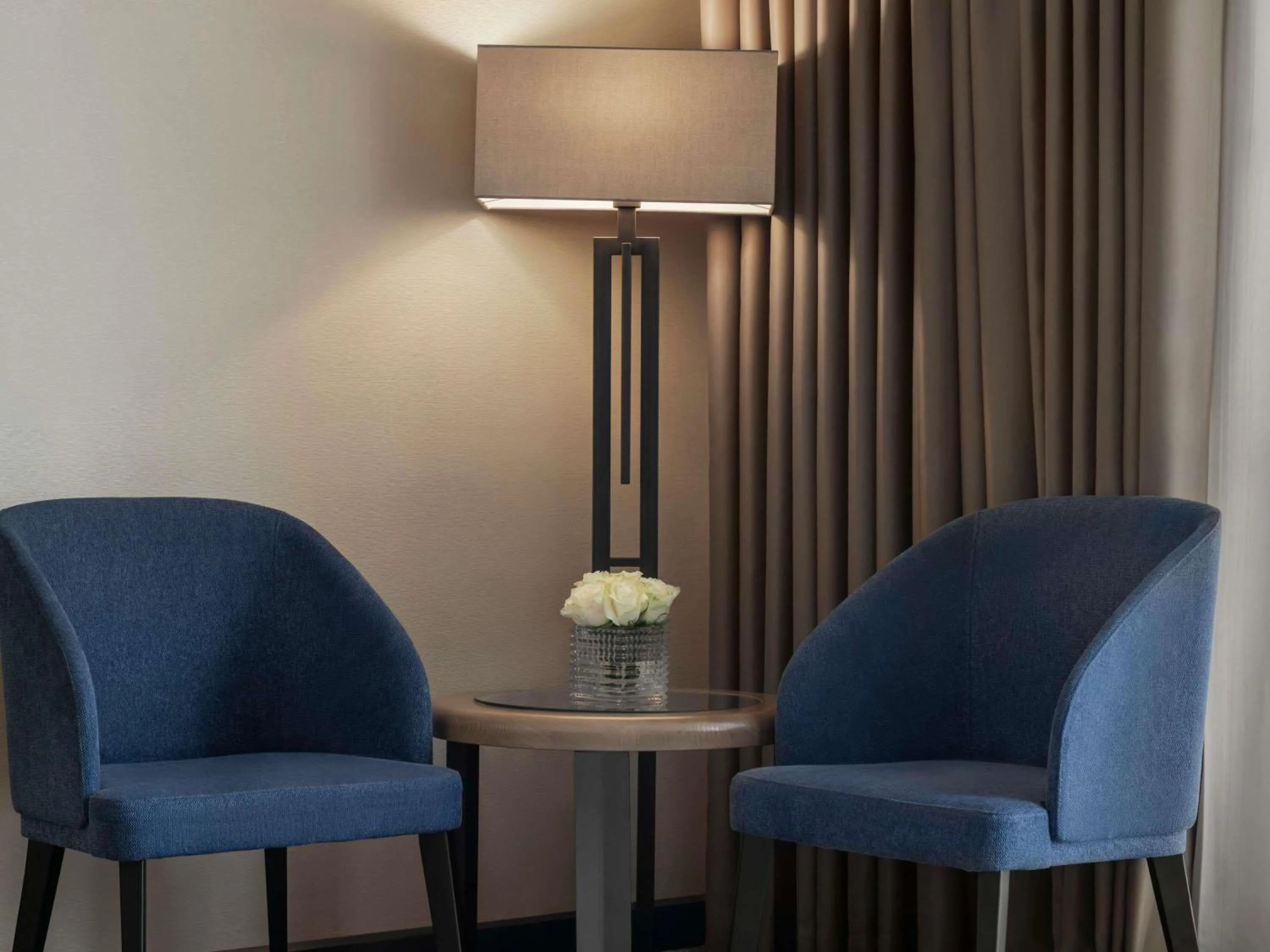 Seating area in Anwar Al Madinah Mövenpick