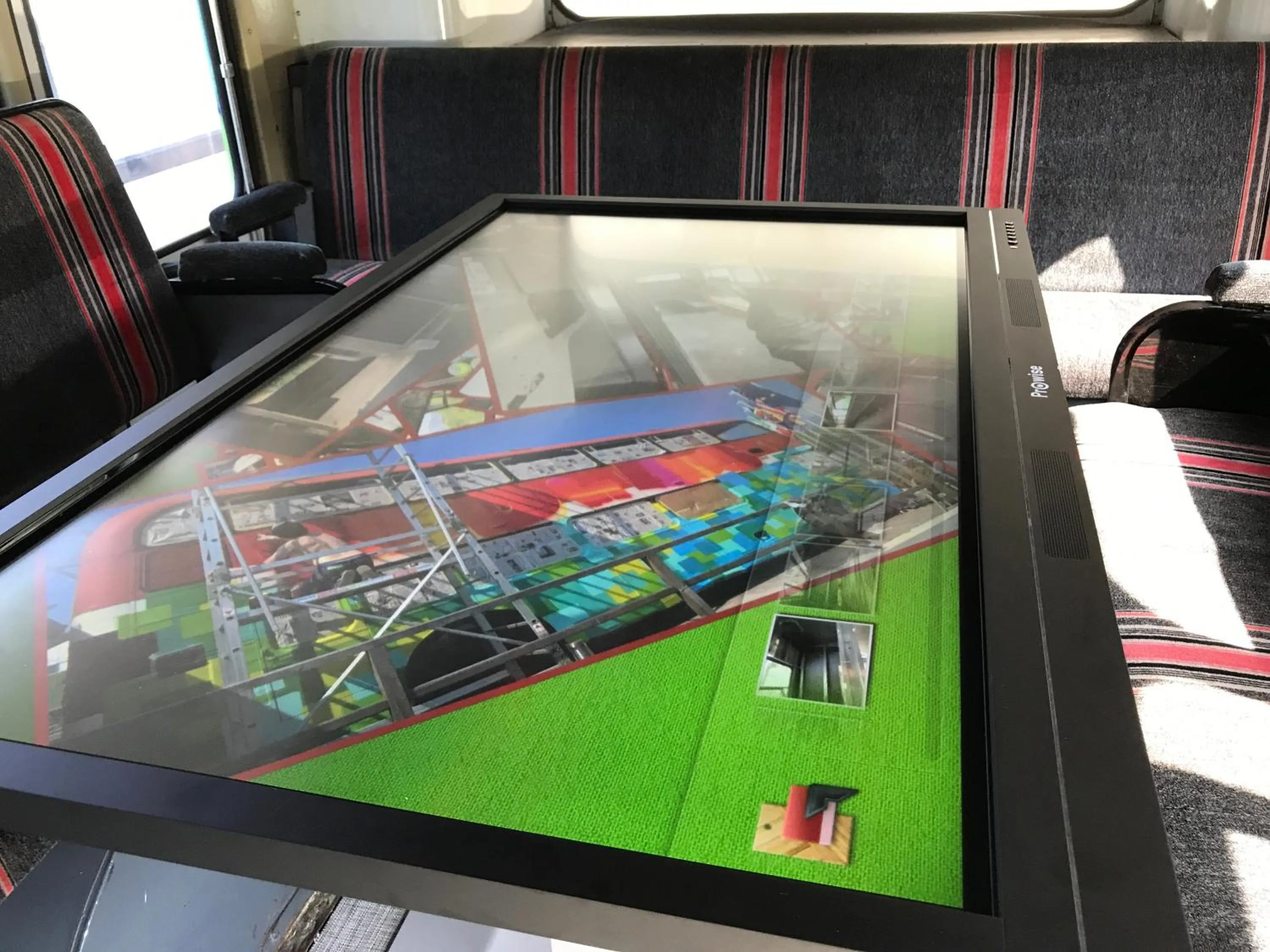 TV and multimedia in Bed In Bus