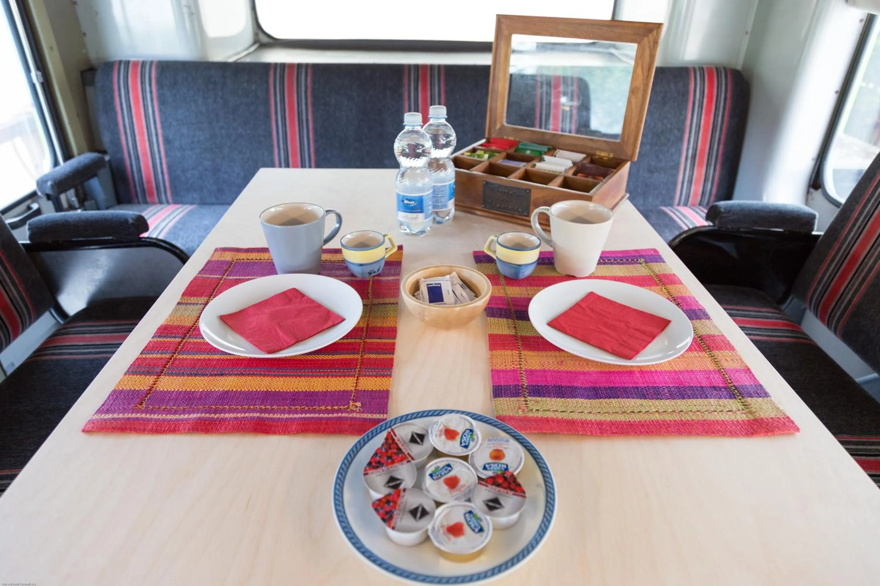Coffee/tea facilities in Bed In Bus