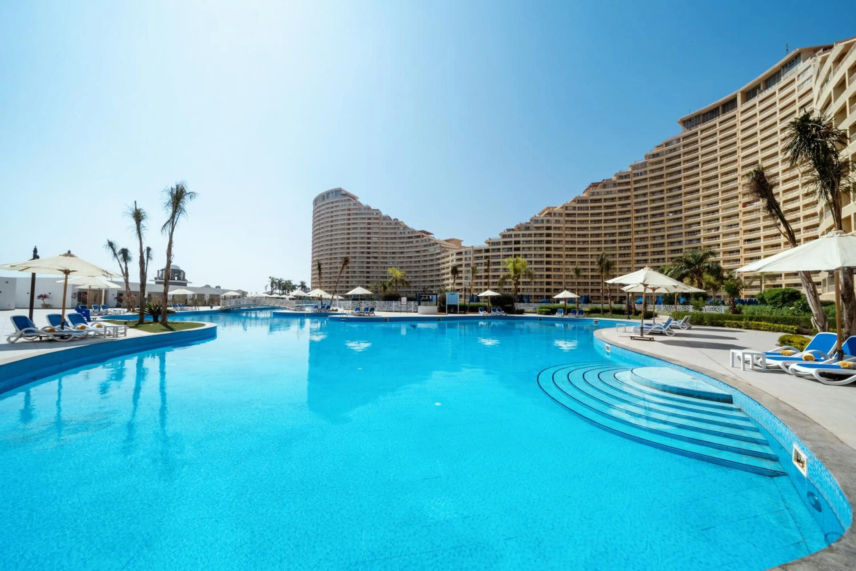 Swimming pool in Porto Sokhna Hotel & Spa