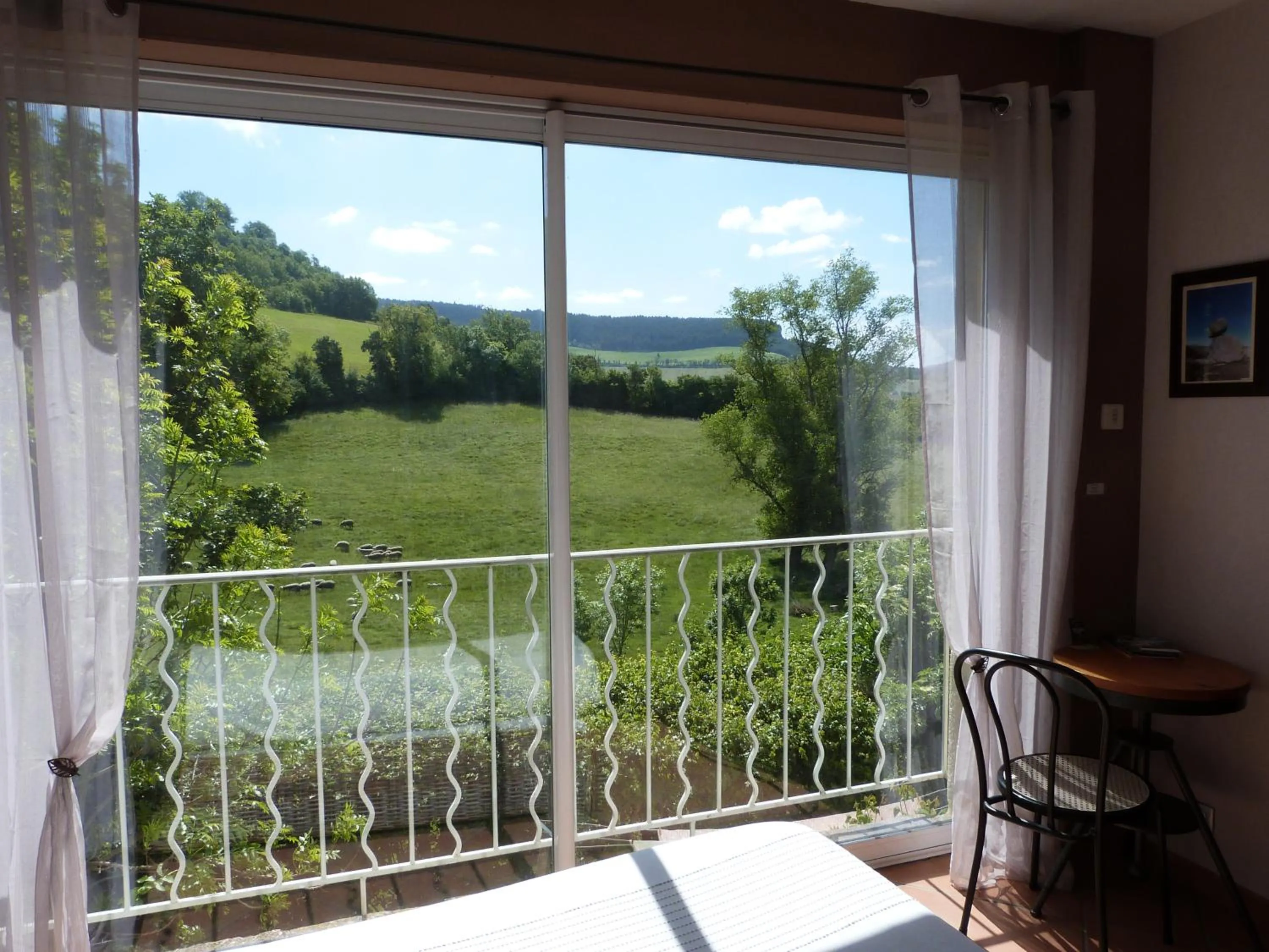 Garden view in La Reine des prés Chambres d'Hôtes