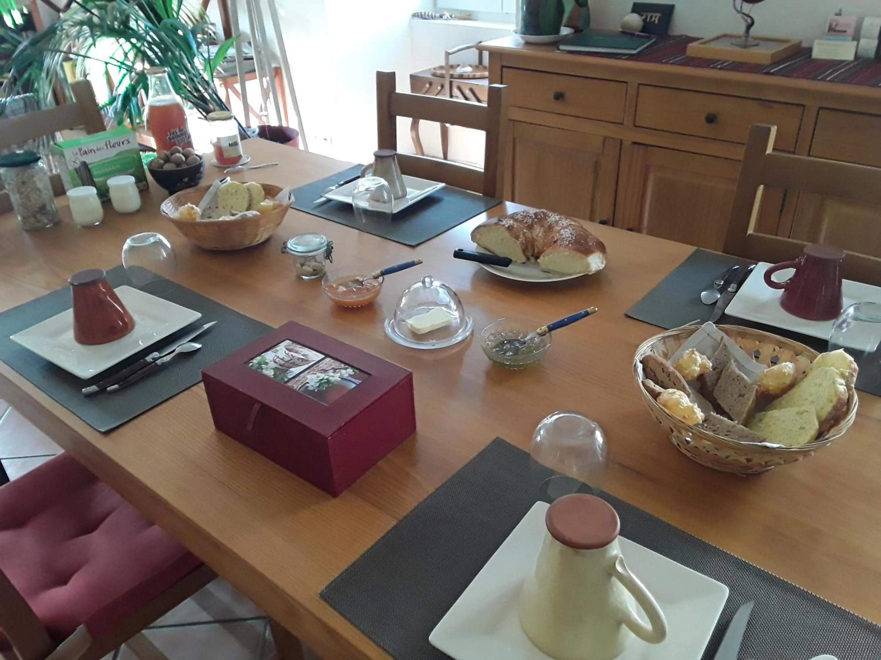 Breakfast in La Reine des prés Chambres d'Hôtes